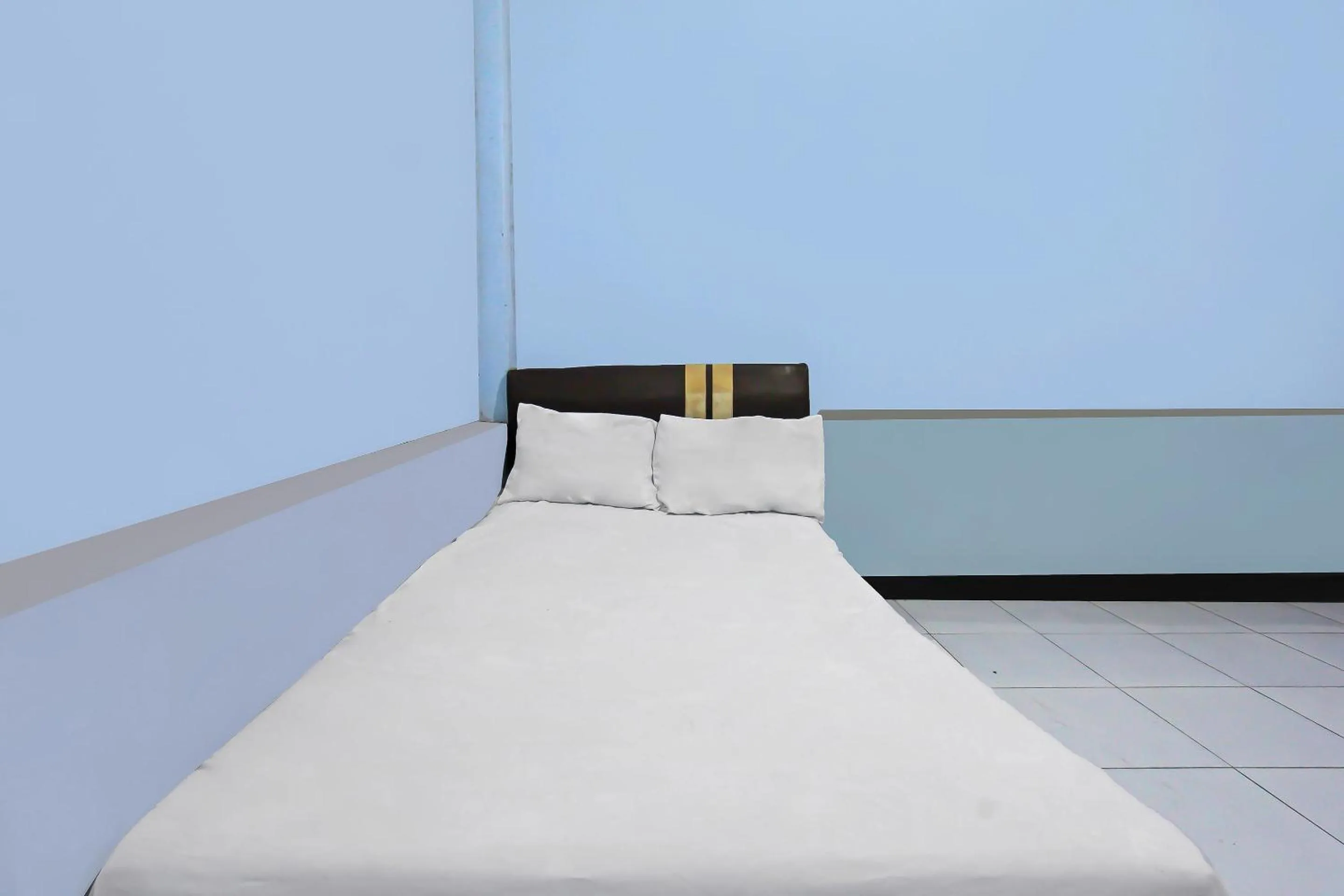 Bedroom, Bed in Hotel O Jati Homestay Near Taman Suranadi