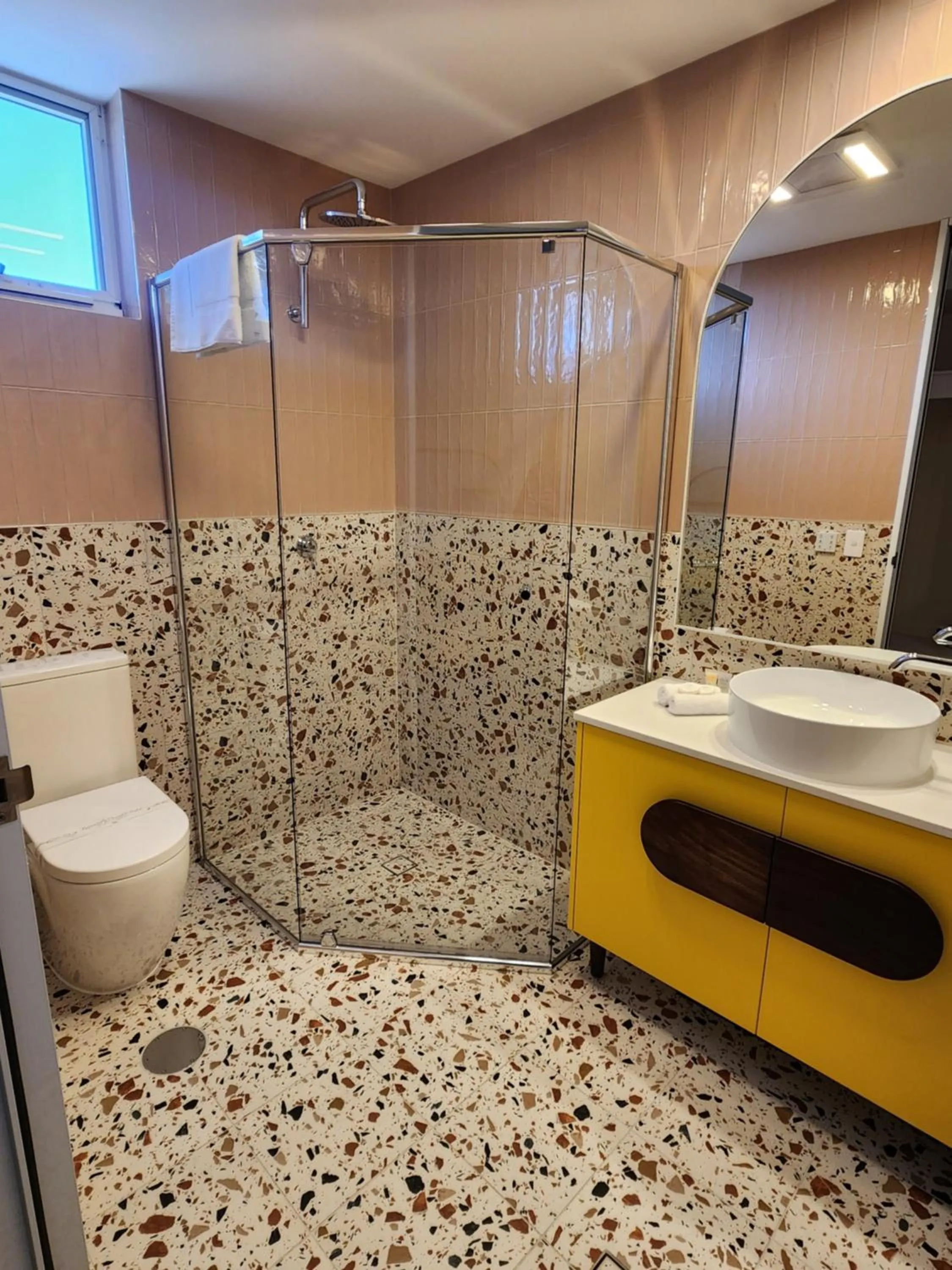 Peninsula Hotel Motel