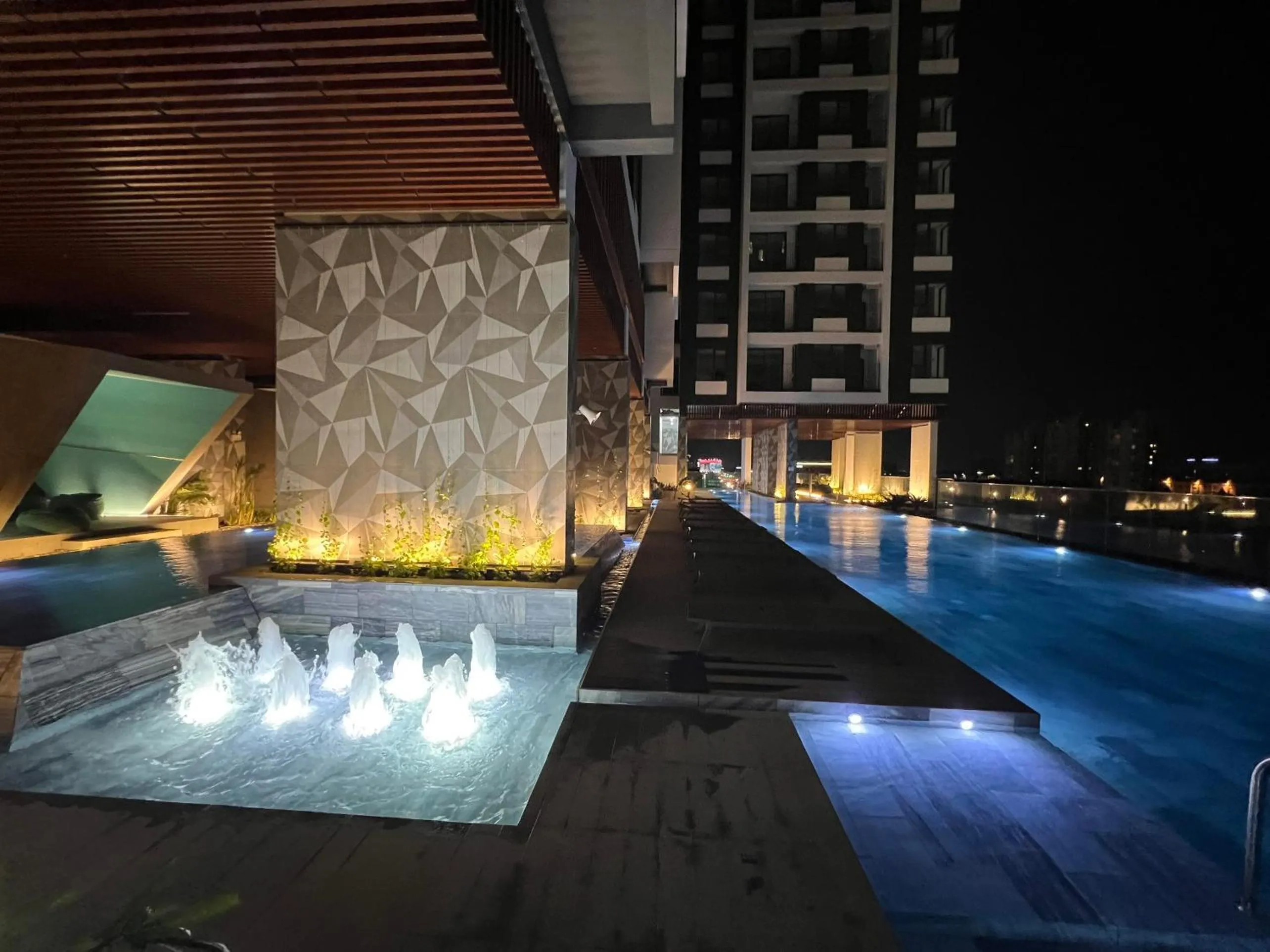 Night in The Emerald Golf View