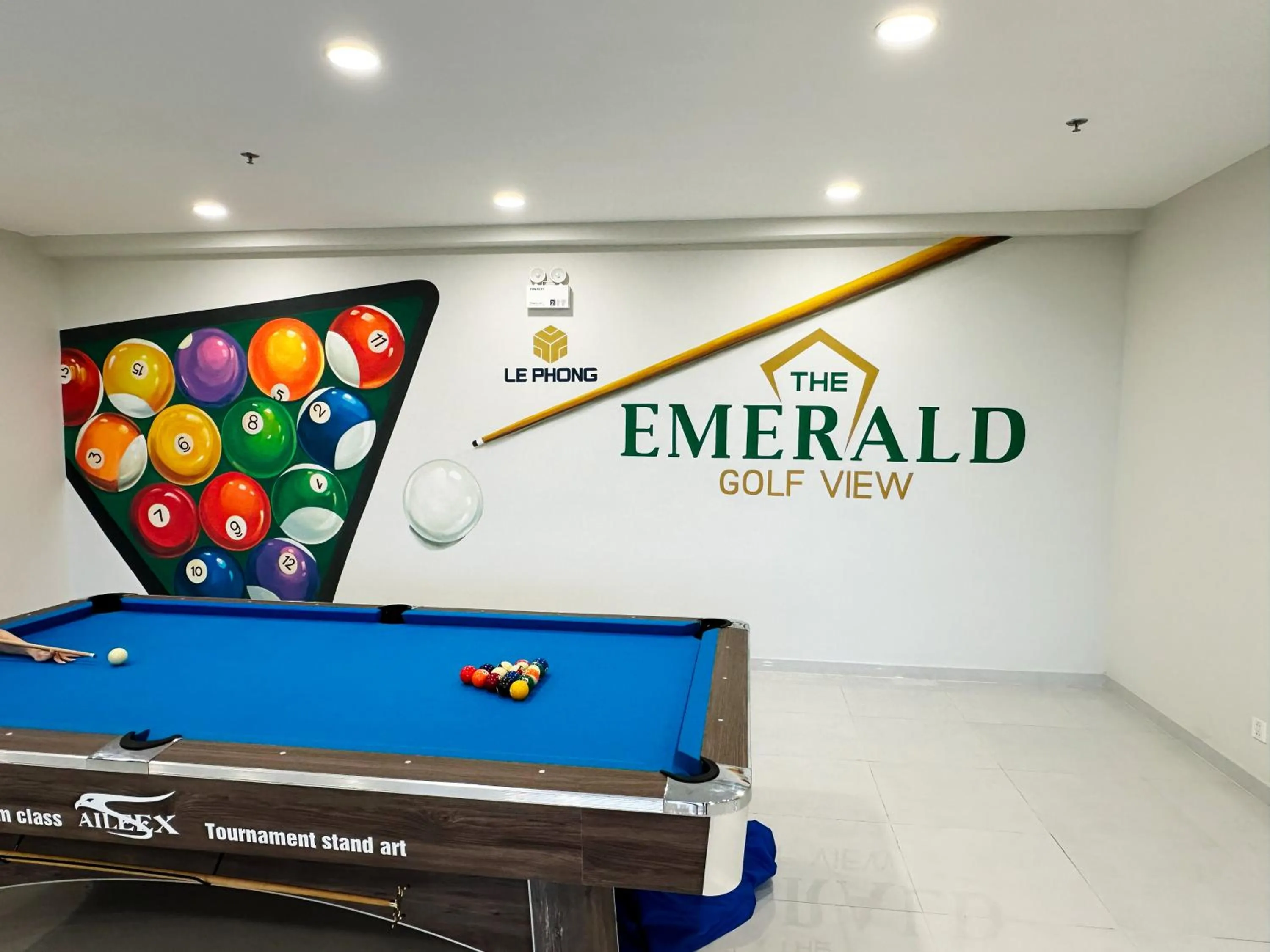Billiard in The Emerald Golf View