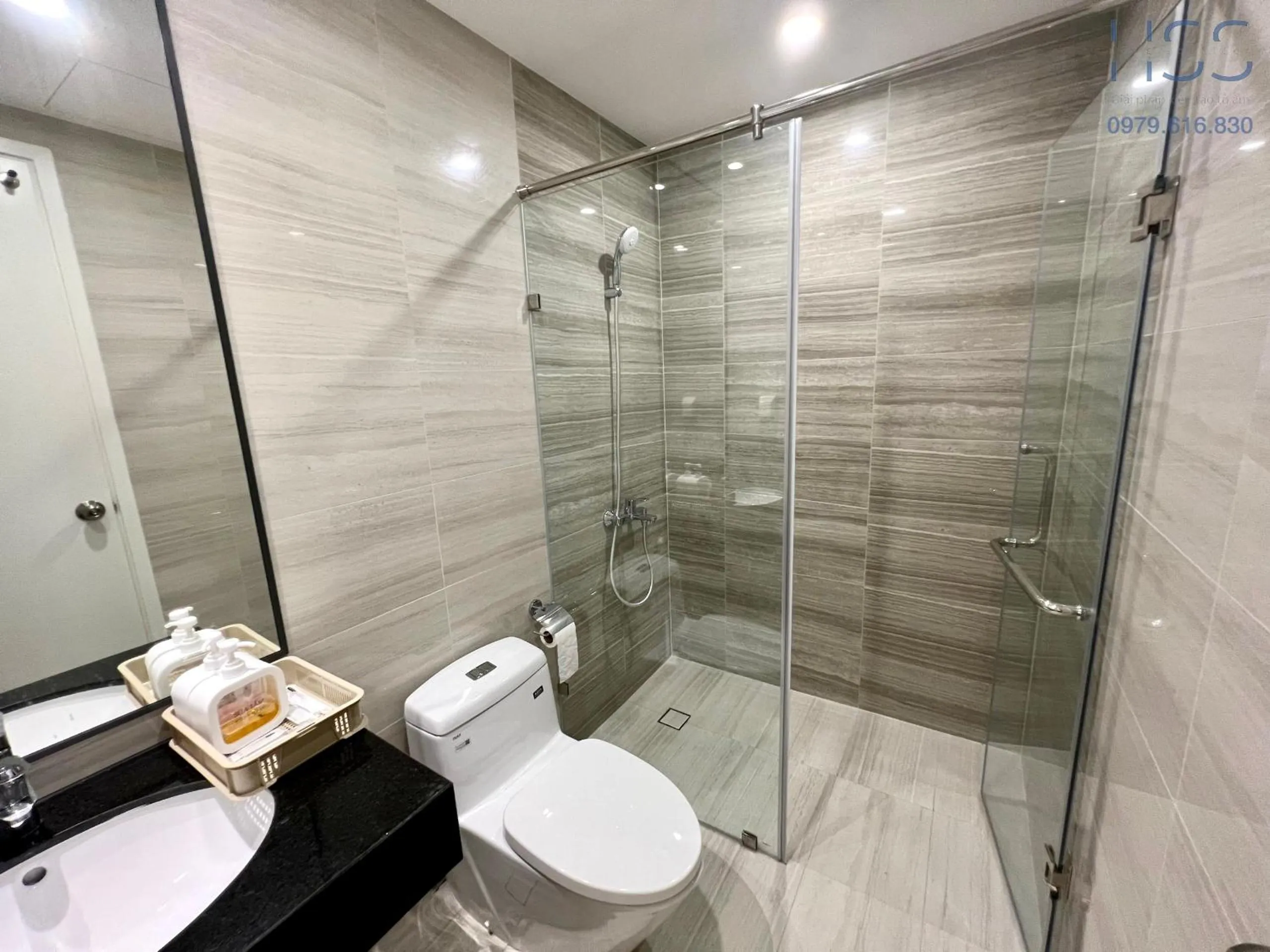 Shower in The Emerald Golf View