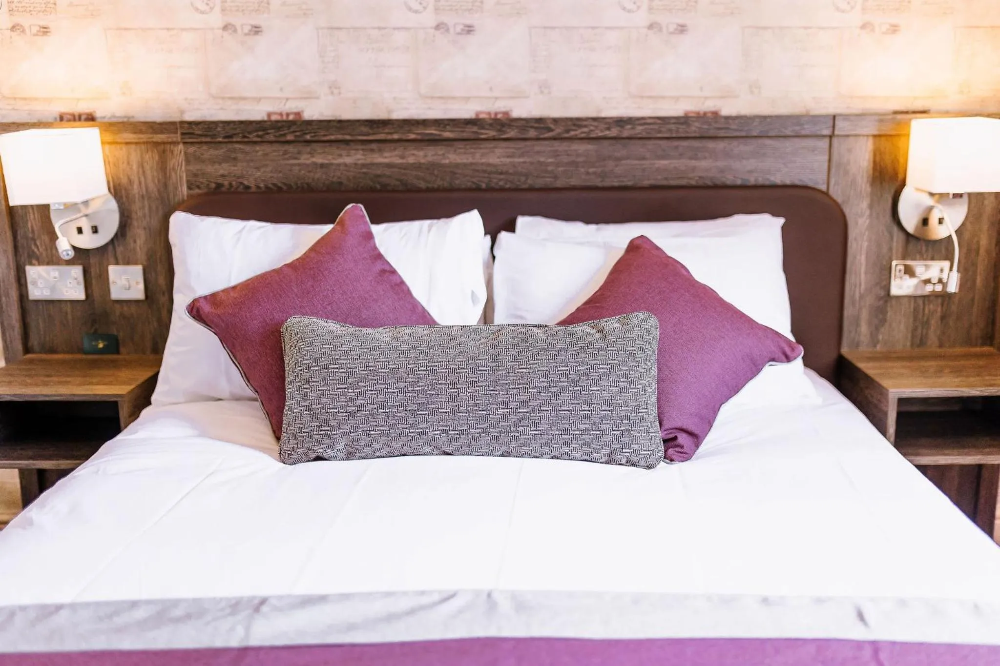 Bedroom, Bed in The Bull Hotel