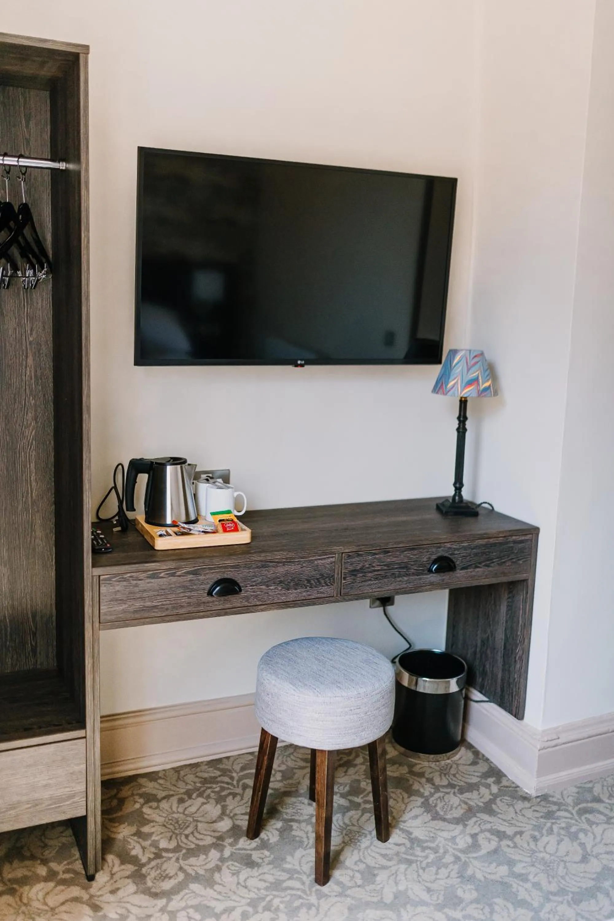 Coffee/tea facilities in The Bull Hotel