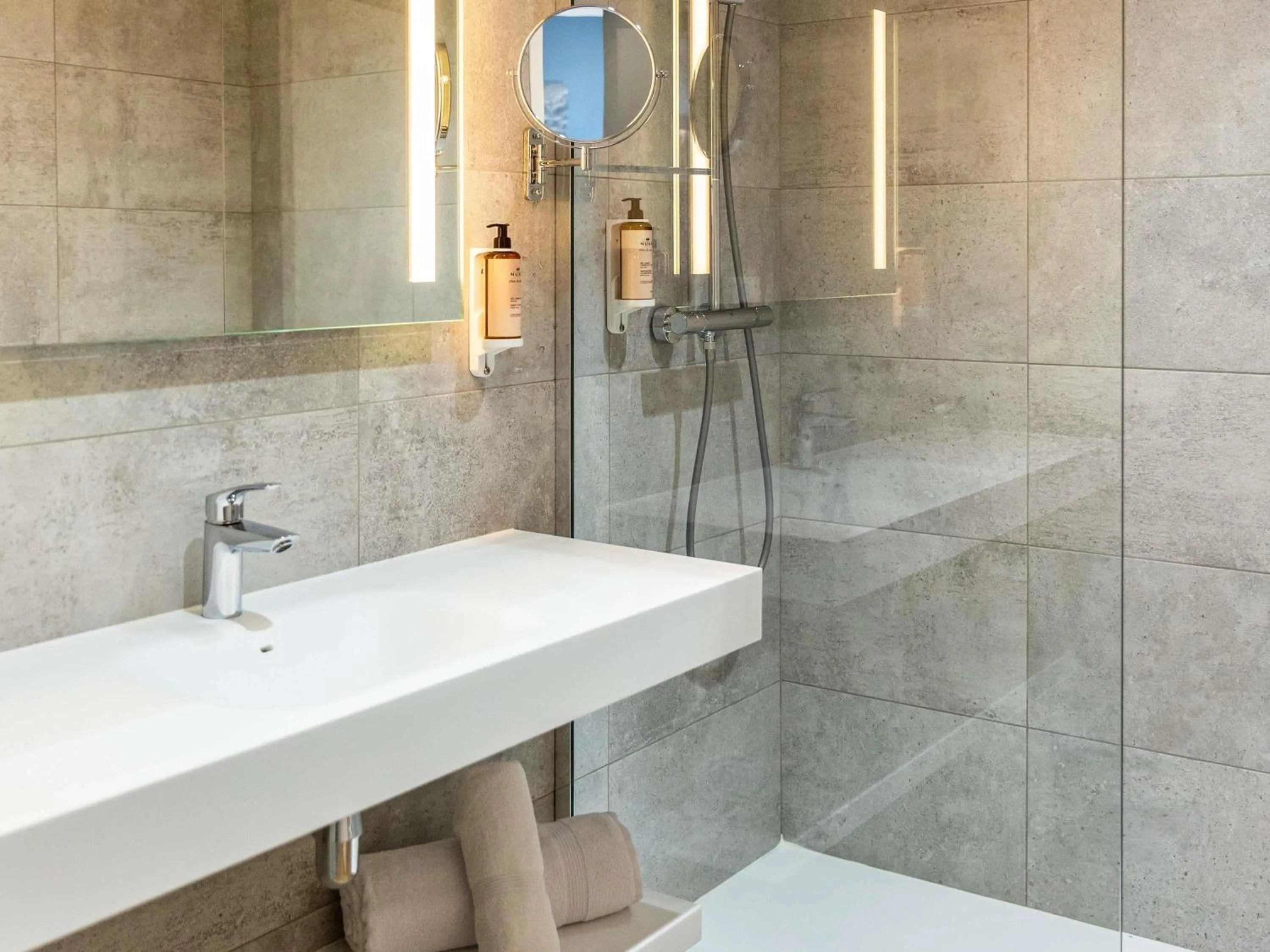 Bedroom in Mercure Toulouse Aeroport Blagnac