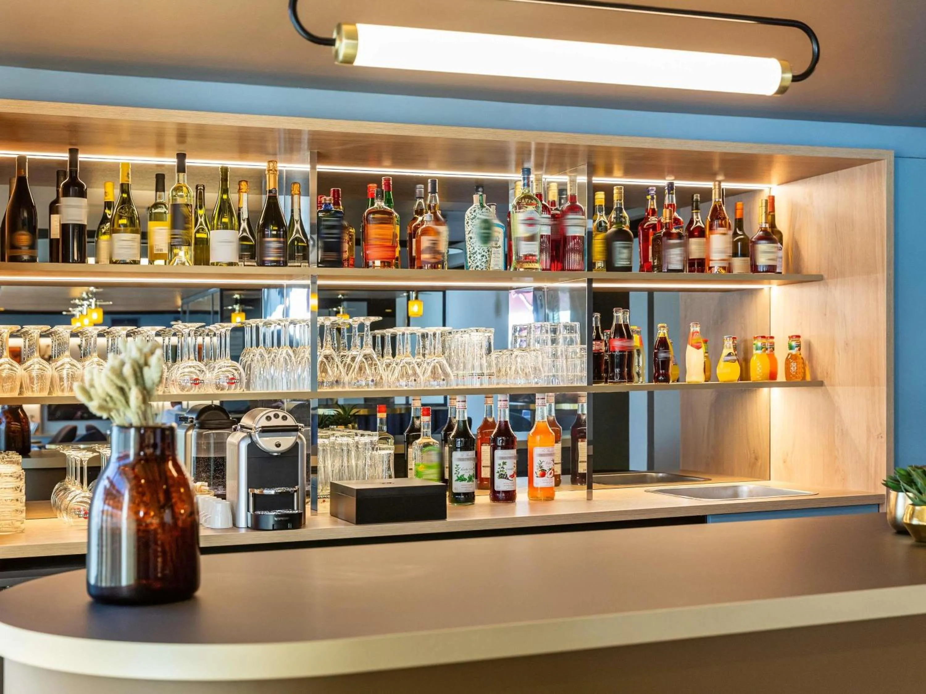 Lounge or bar in Mercure Toulouse Aeroport Blagnac
