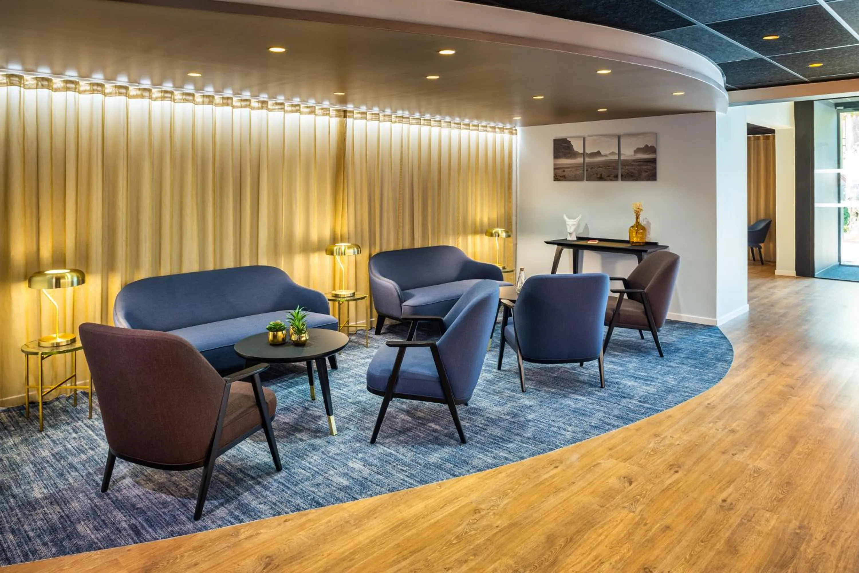 Living room in Mercure Toulouse Aeroport Blagnac