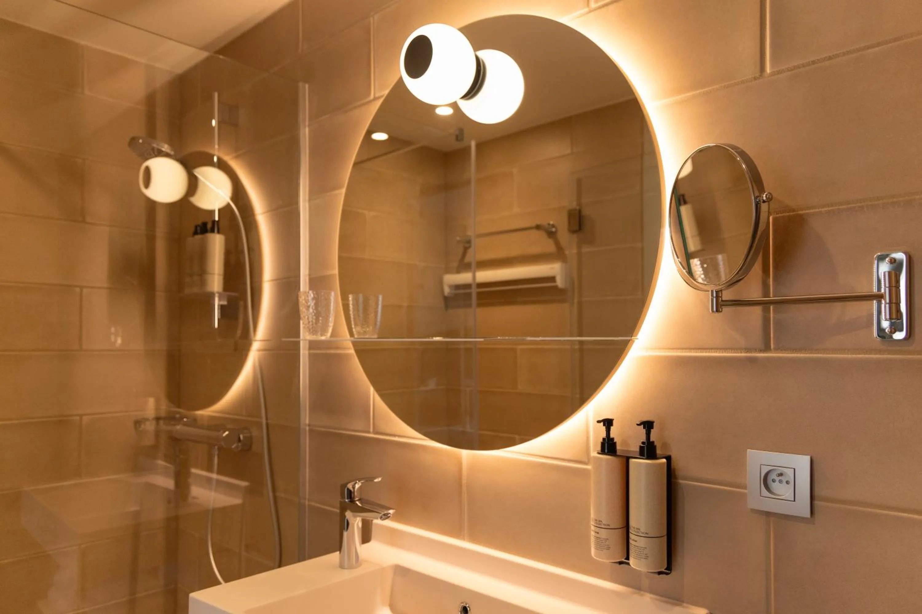 Shower in Adagio Antwerp City Center