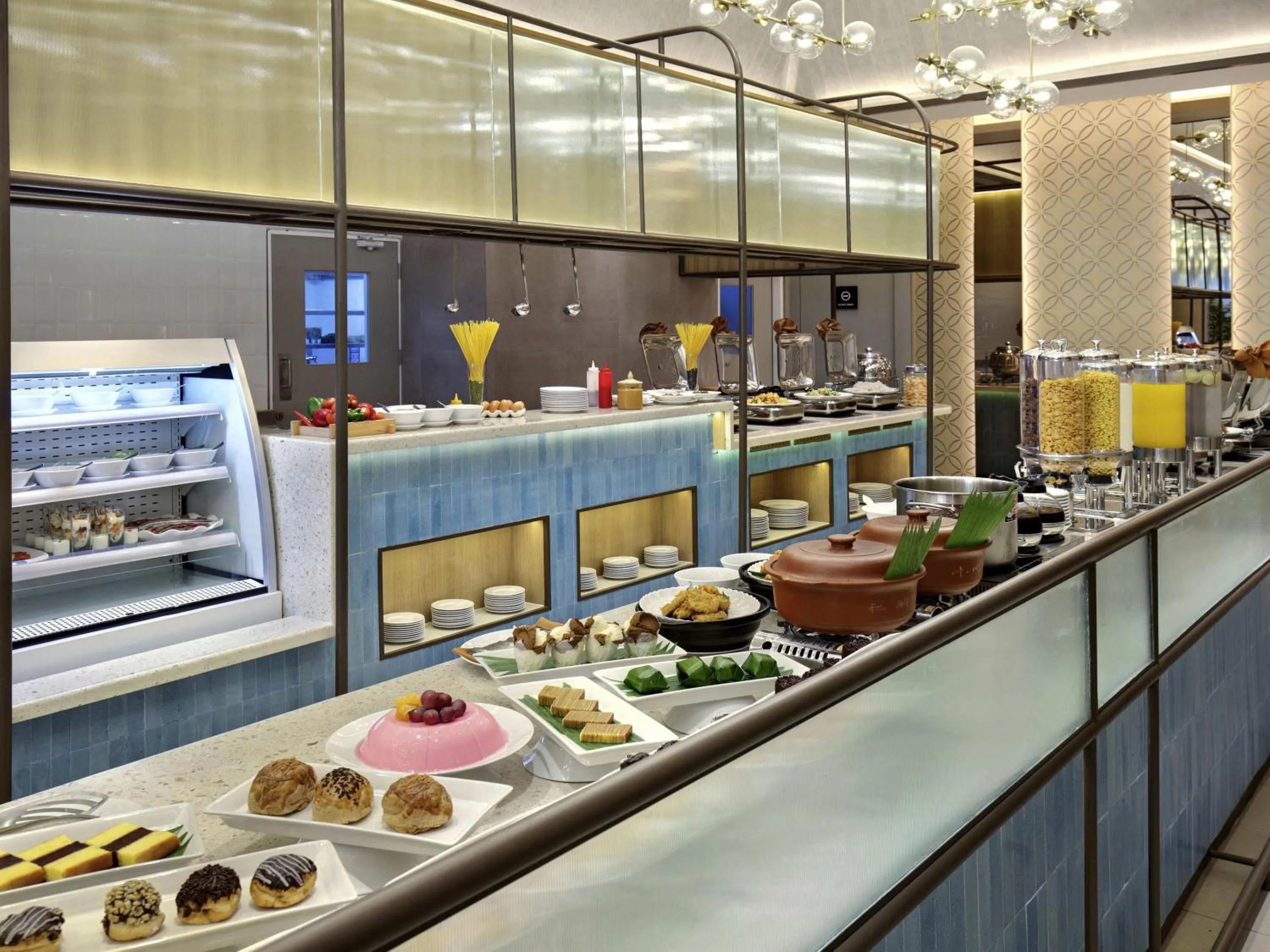 Restaurant/places to eat in ibis Palembang Sanggar