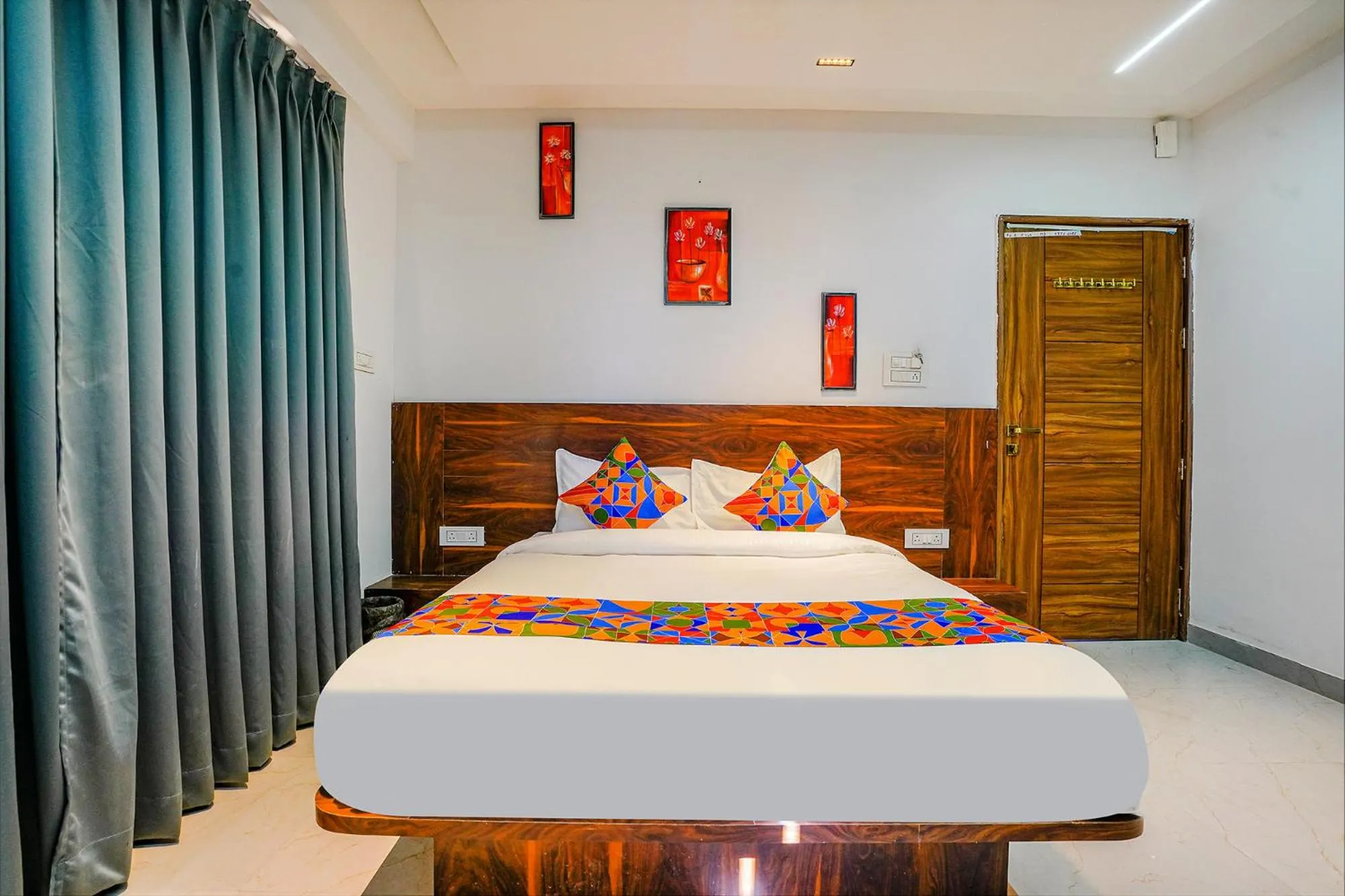 Bed in Via Crystal Inn - Nr Suvarndeep Chowk