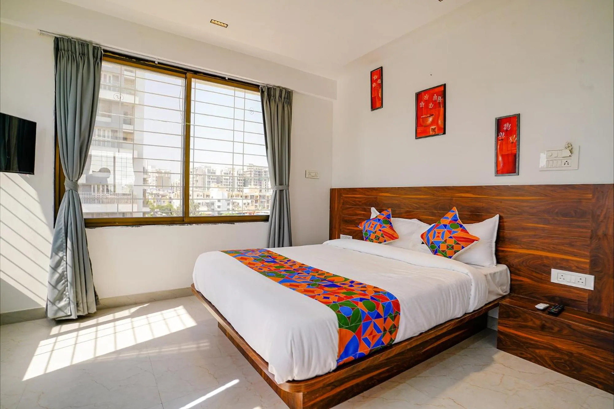 Communal lounge/ TV room, Bed in Via Crystal Inn - Nr Suvarndeep Chowk