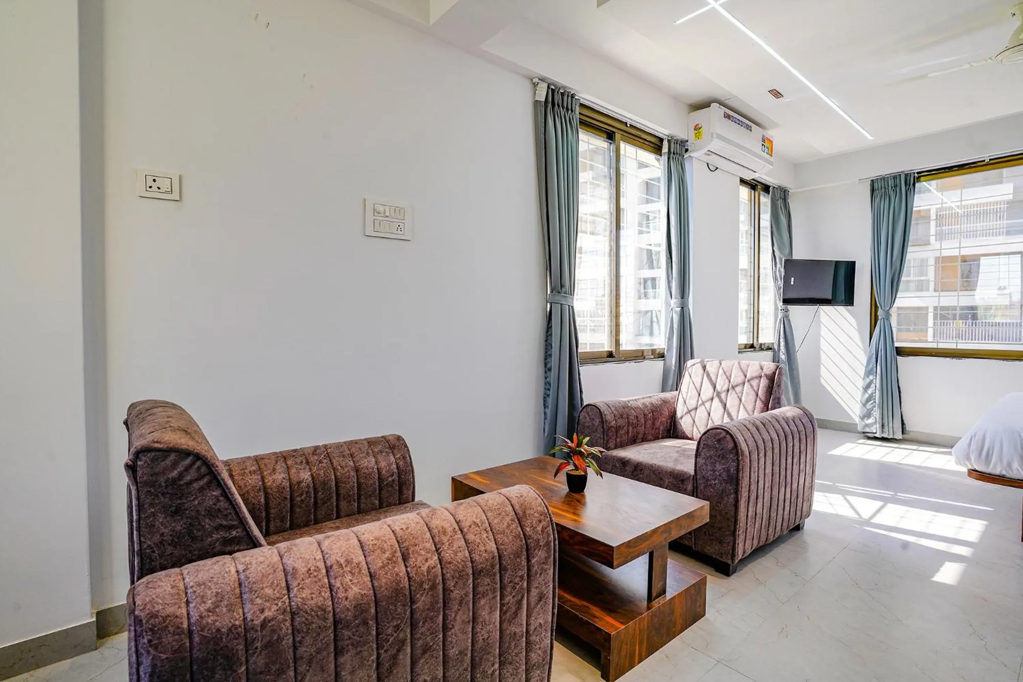 TV and multimedia in Via Crystal Inn - Nr Suvarndeep Chowk