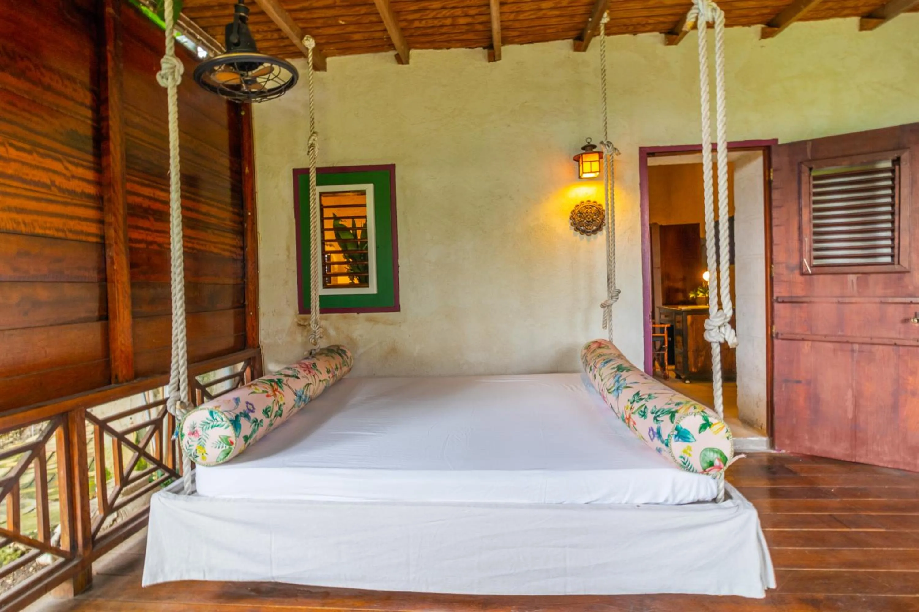 Patio, Bed in Sweetfield Manor