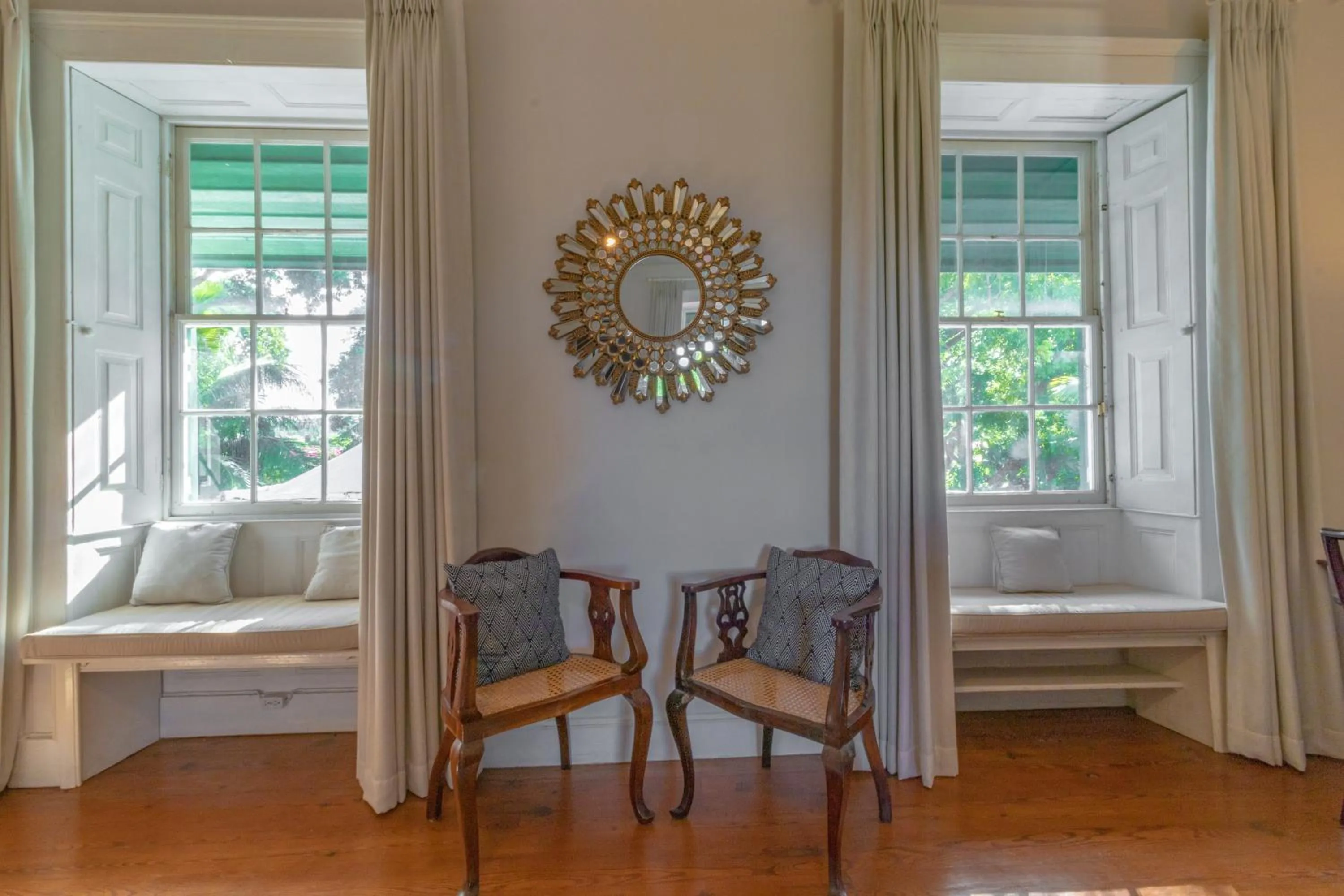 Seating area in Sweetfield Manor