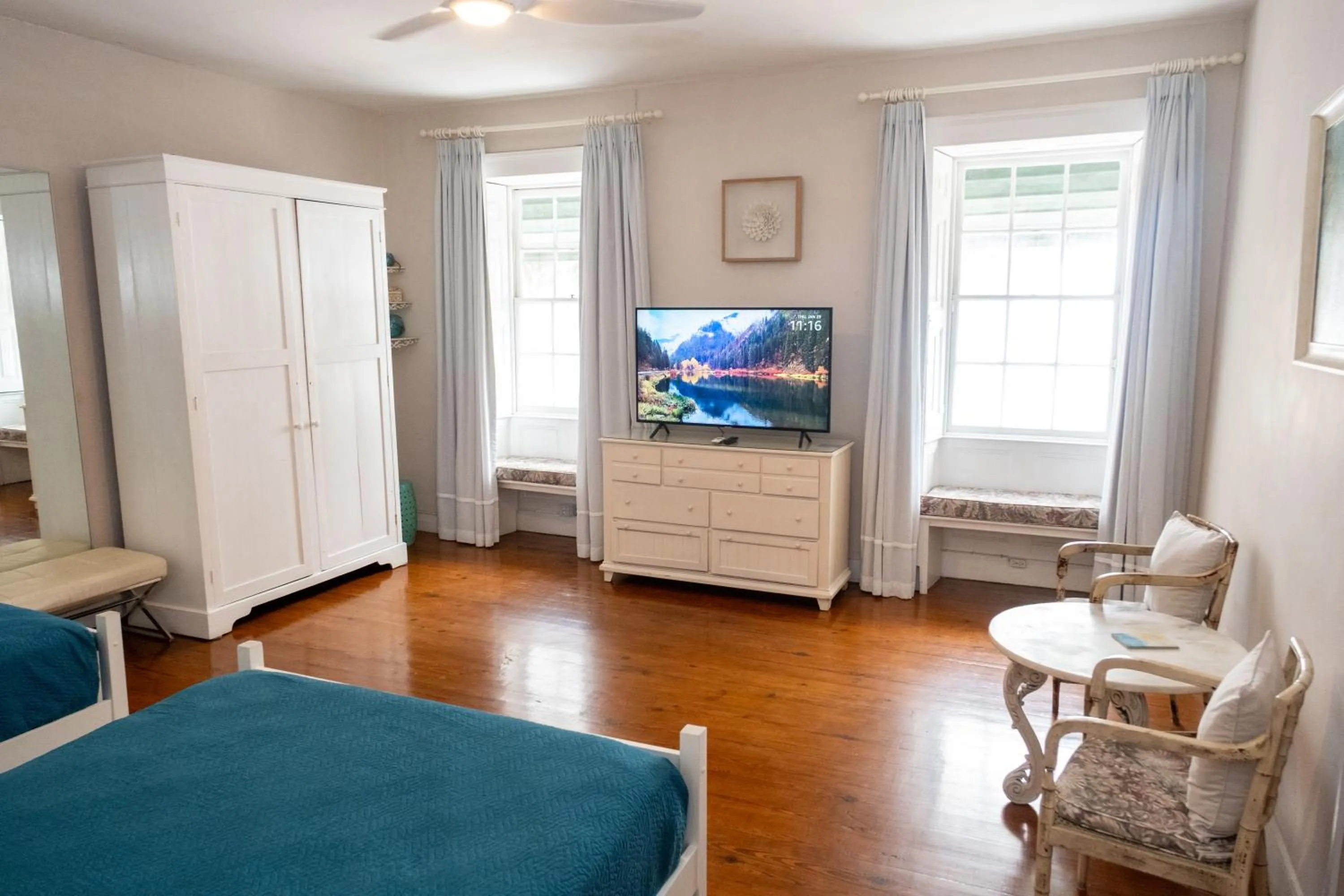 Seating area in Sweetfield Manor