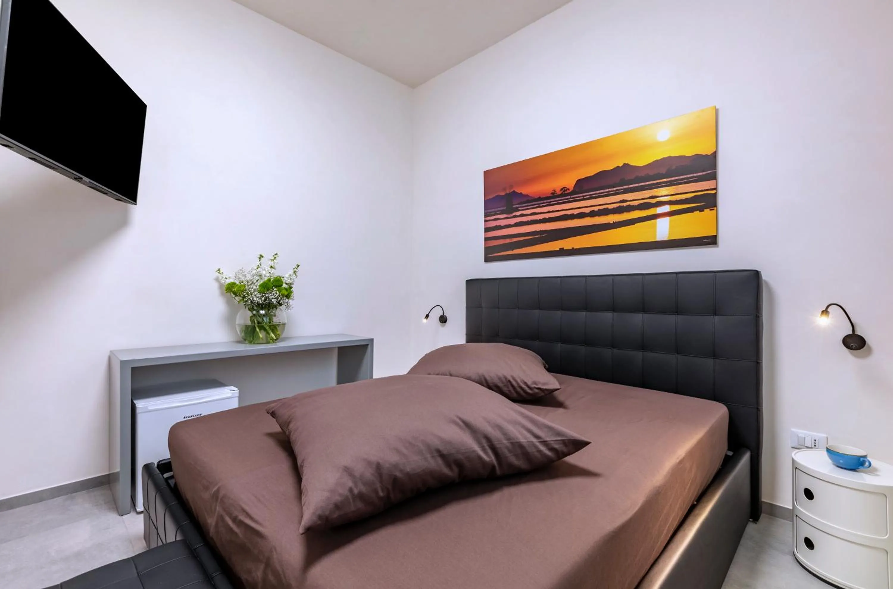 Bed in Casa B, Room 6 - mit Pool - at Lagoon - Lo Stagnone Kite Spot - Palm Kite Paradise