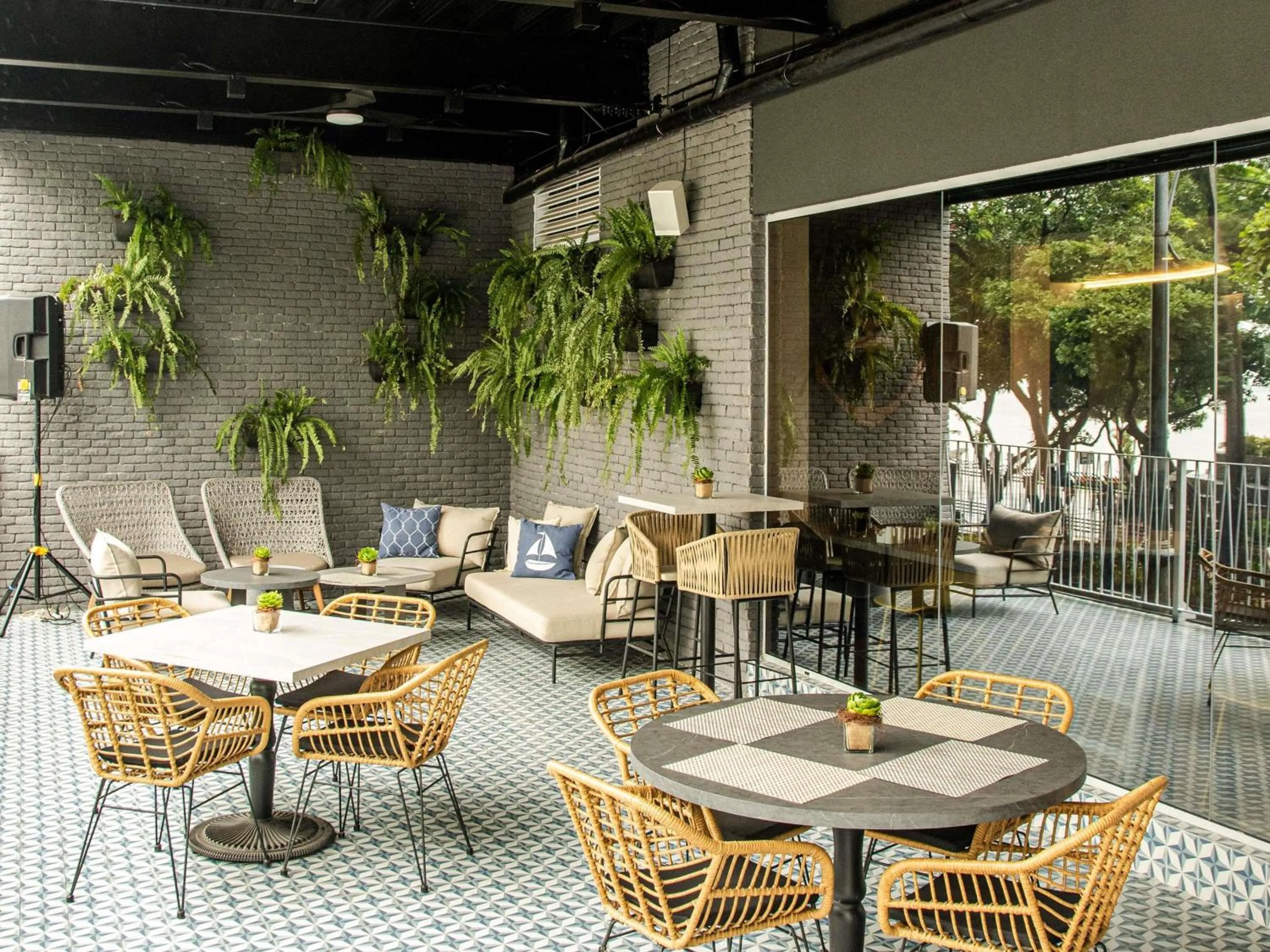 Restaurant/places to eat in Ibis Styles El Malecon Guayaquil