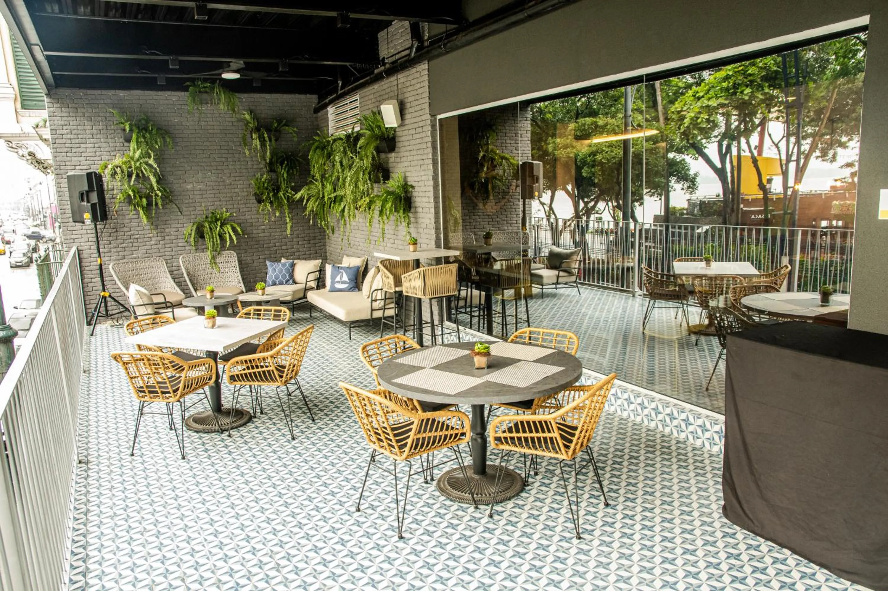 Restaurant/places to eat in Ibis Styles El Malecon Guayaquil