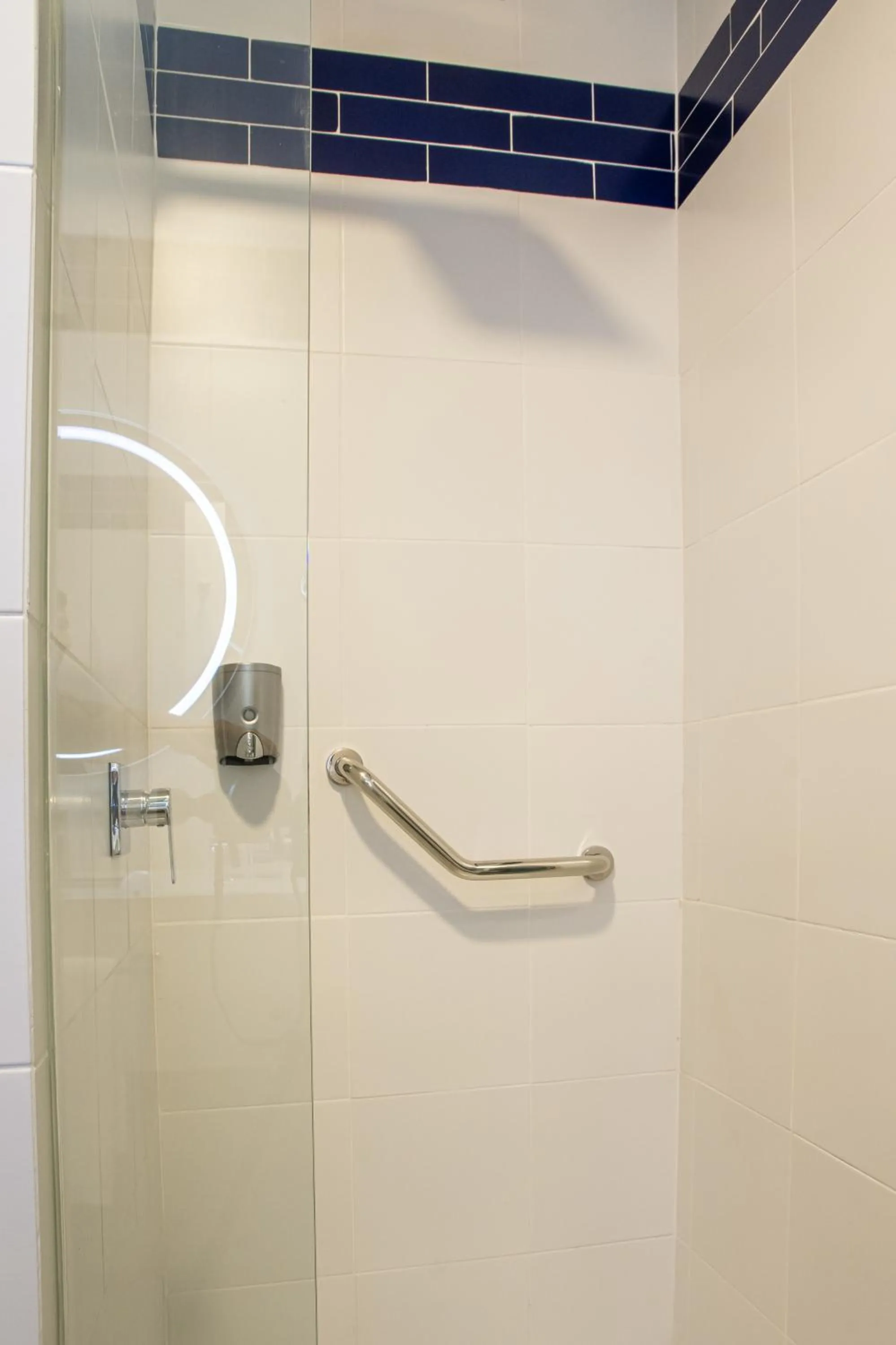 Shower in Ibis Styles El Malecon Guayaquil