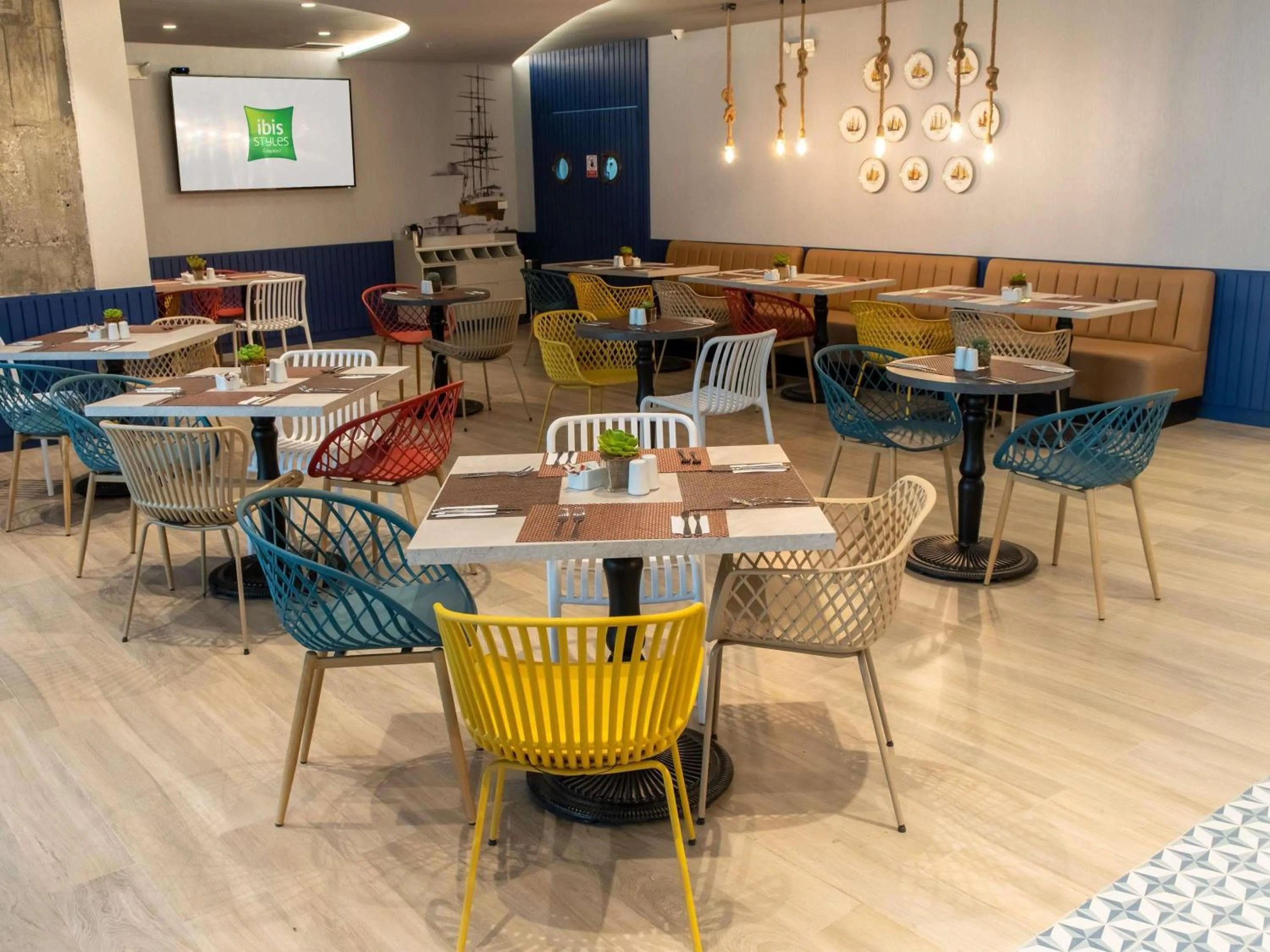 Restaurant/places to eat in Ibis Styles El Malecon Guayaquil