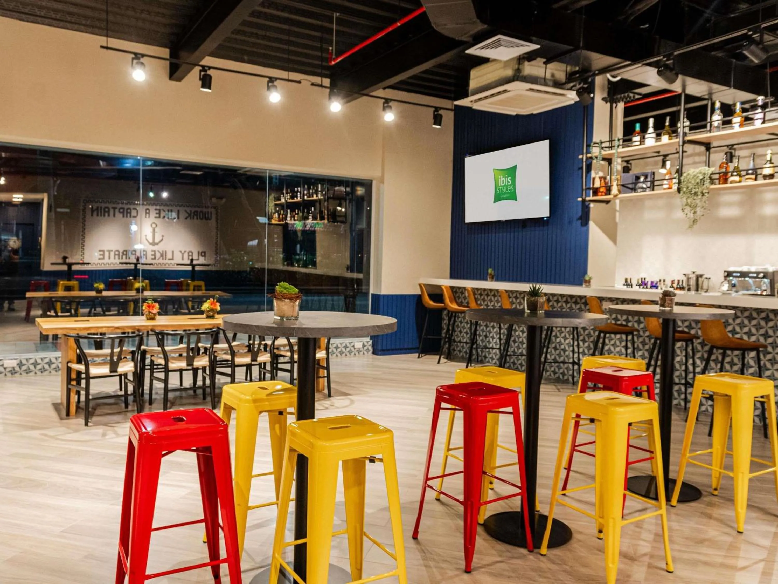 Lounge or bar in Ibis Styles El Malecon Guayaquil