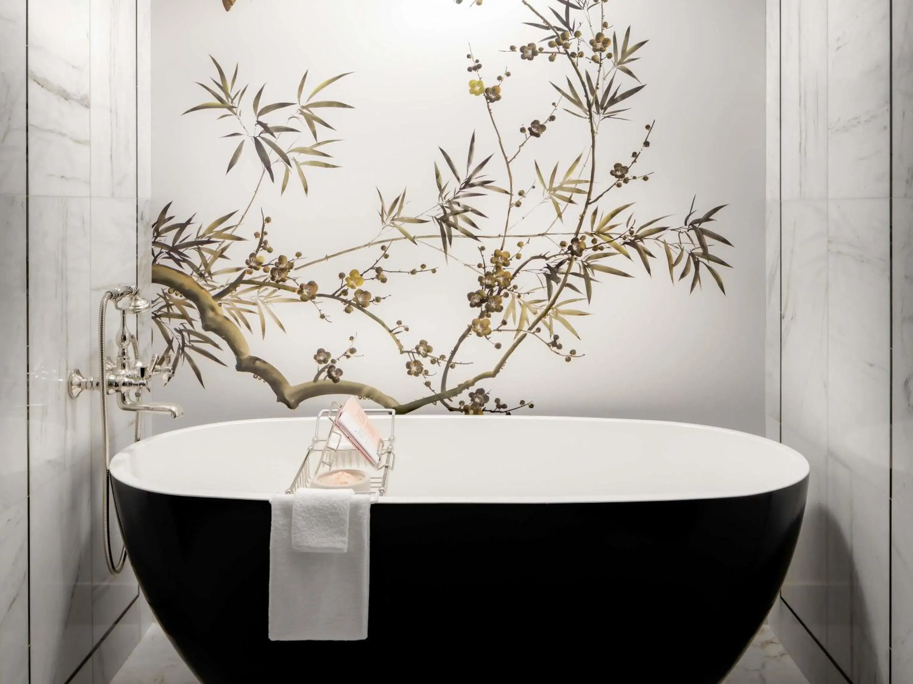 Premier King Room with Rain Shower and Soaking Tub in Raffles Boston Premier King Room with Rain Shower and Soaking Tub in Raffles Boston