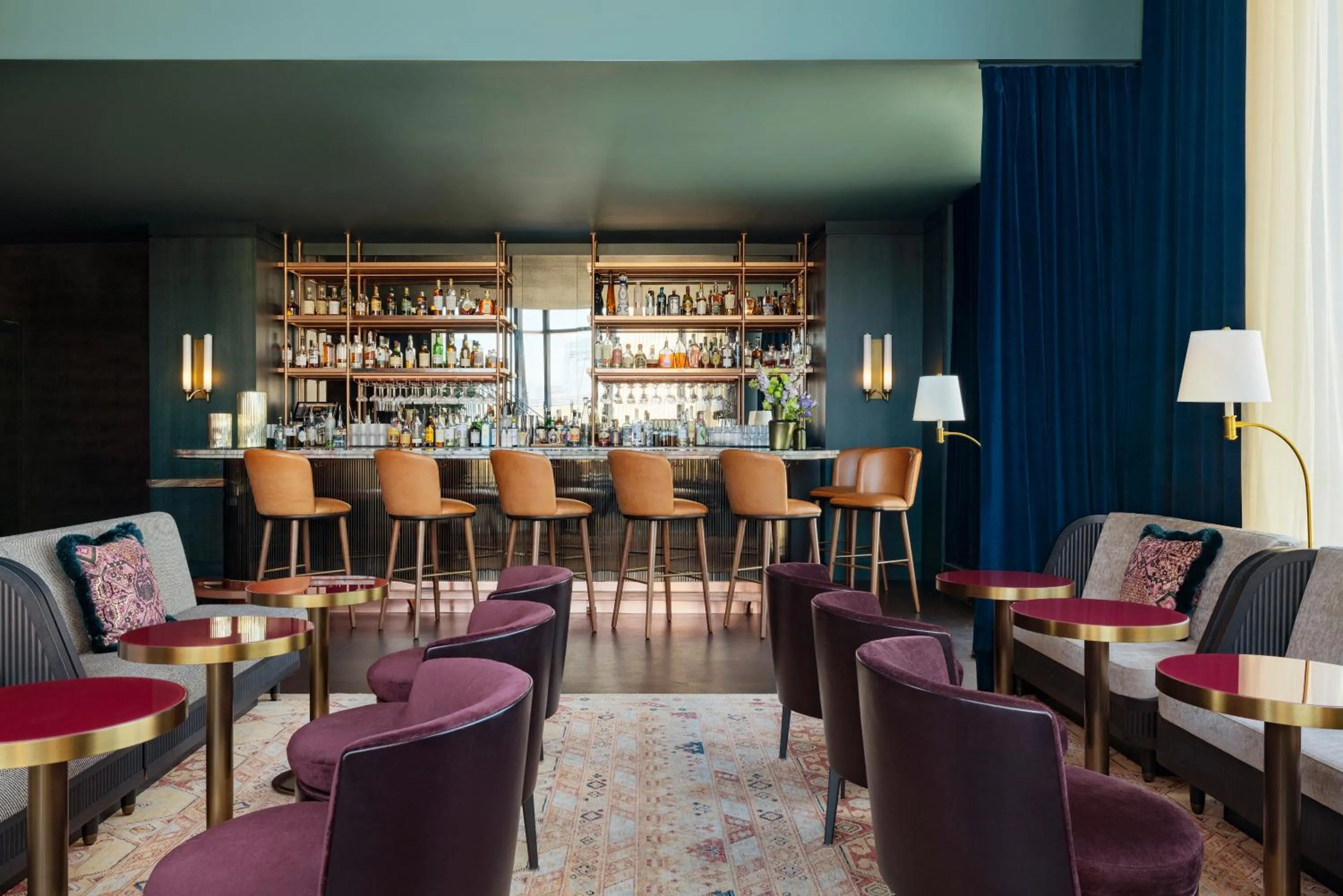 Lounge or bar in Raffles Boston