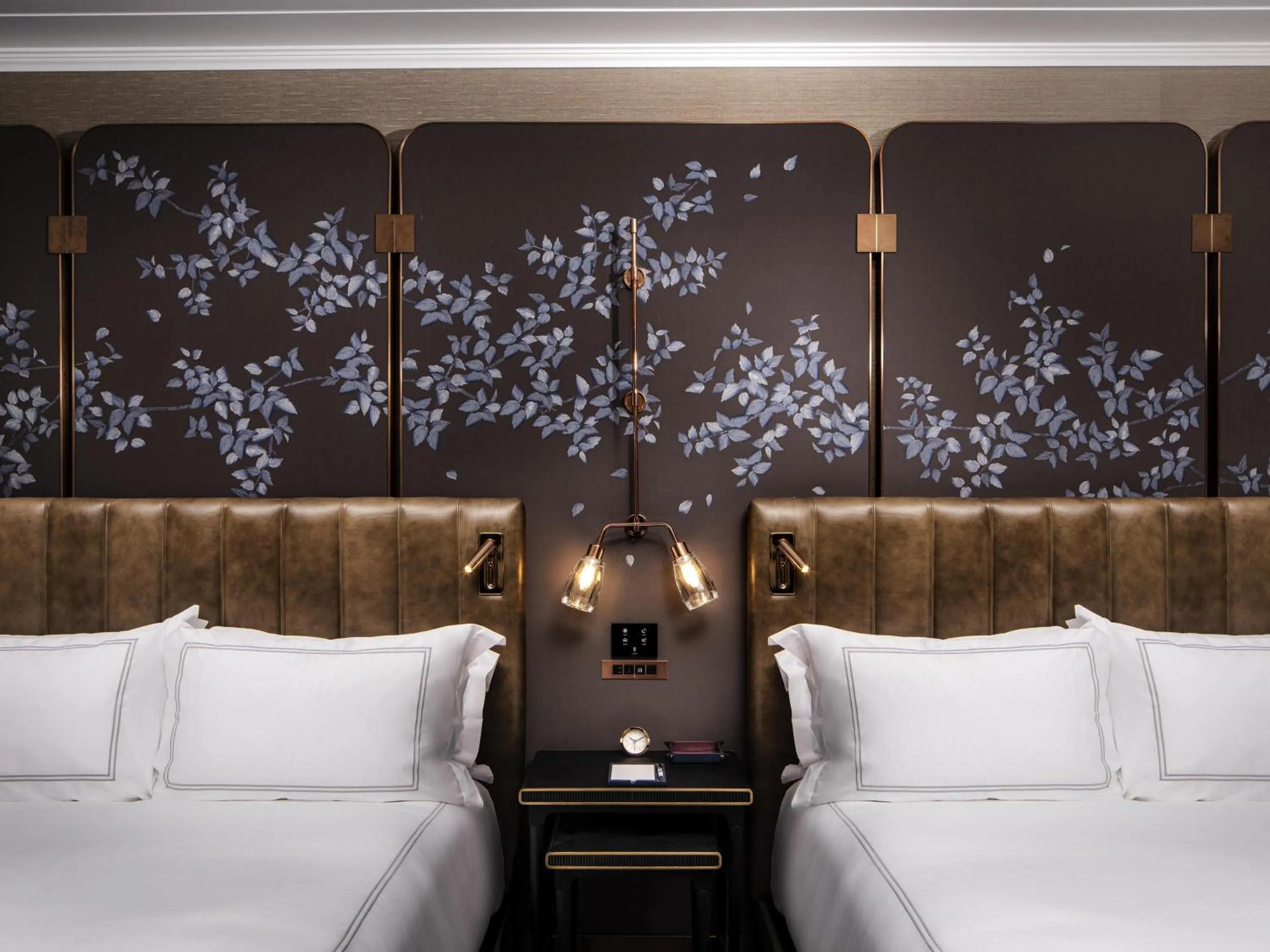 Photo of the whole room, Bed in Raffles Boston