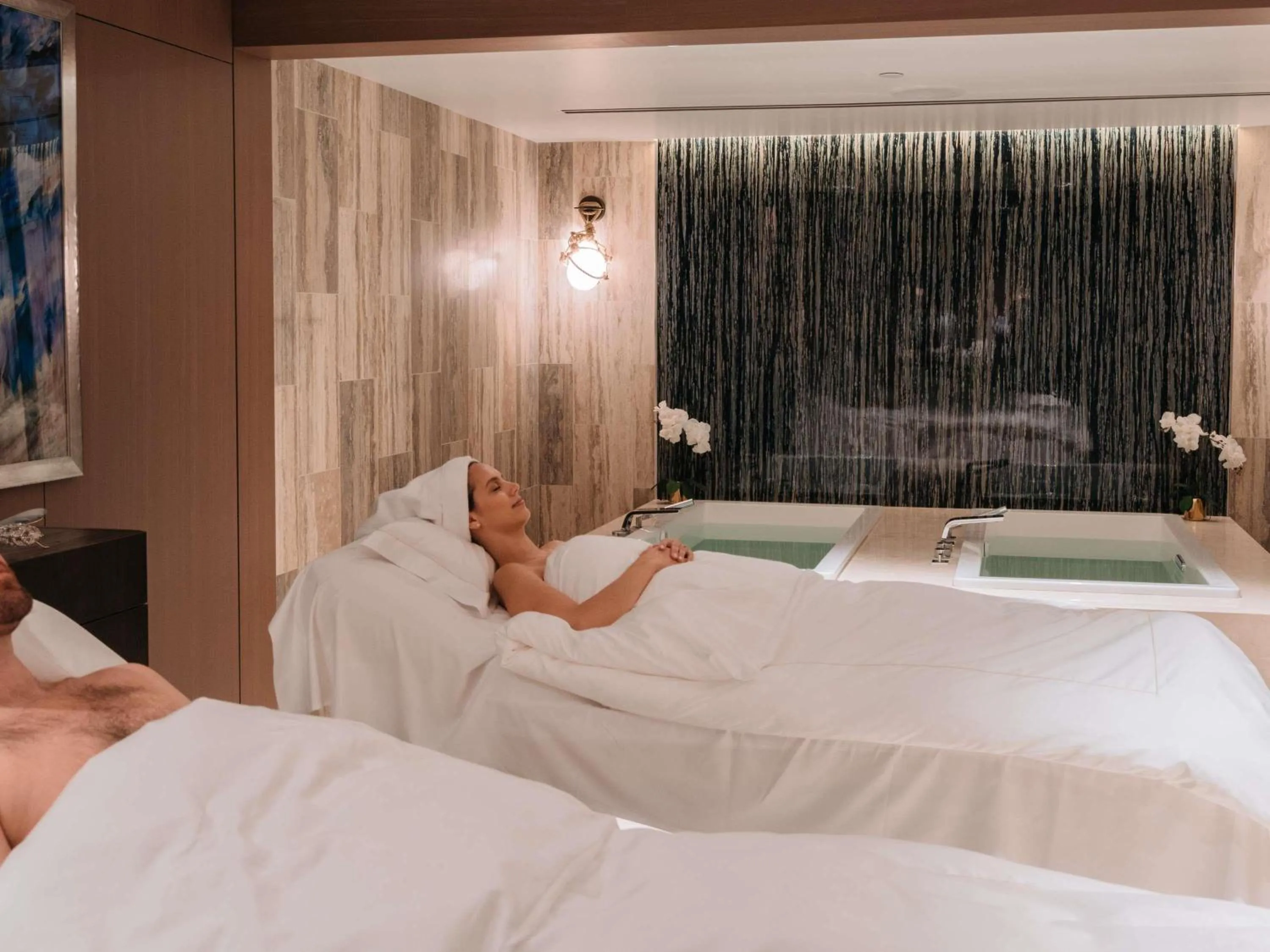 Spa and wellness centre/facilities, Bed in Raffles Boston