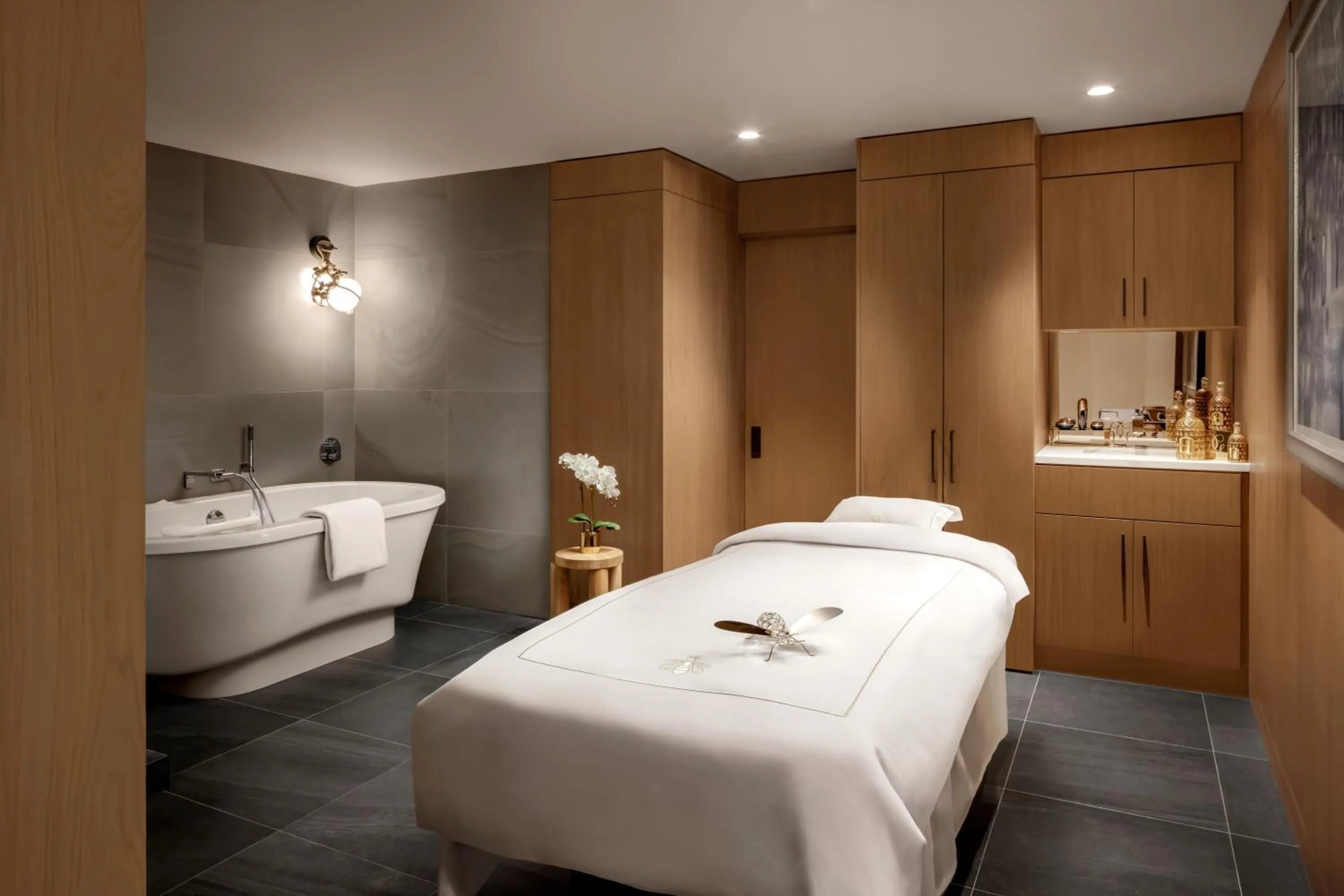 Spa and wellness centre/facilities, Bed in Raffles Boston