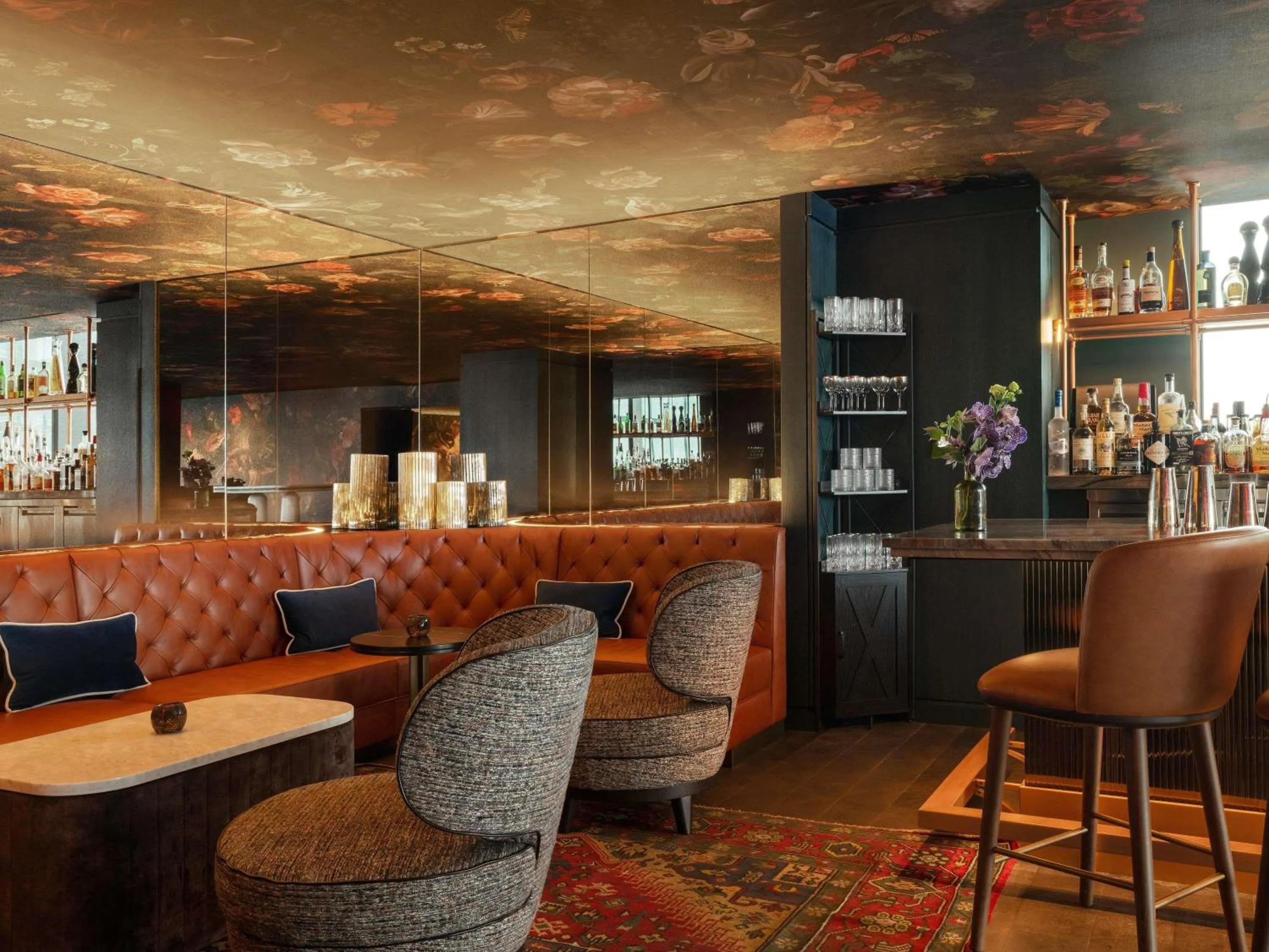 Lounge or bar in Raffles Boston