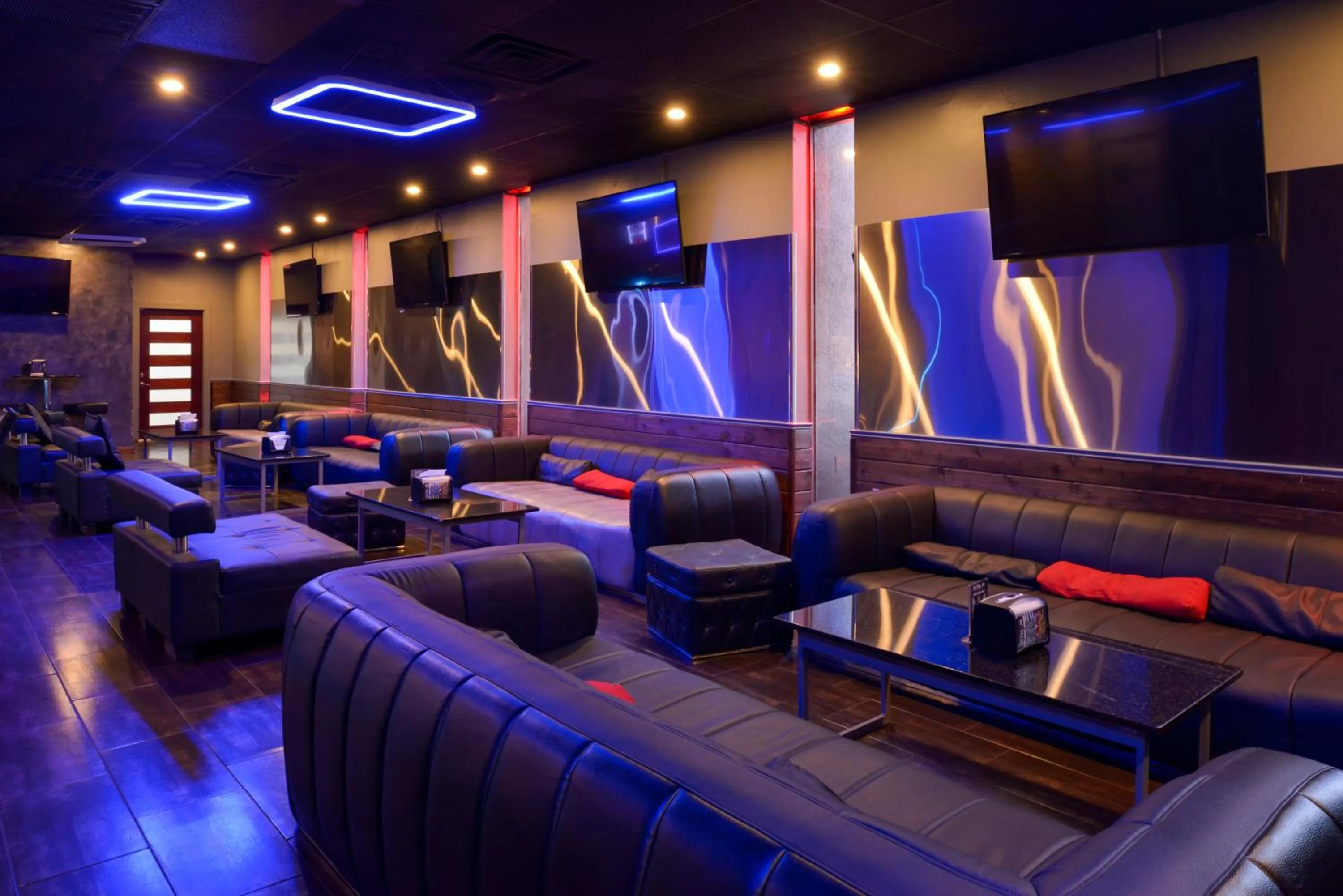 Restaurant/places to eat in Airport Inn