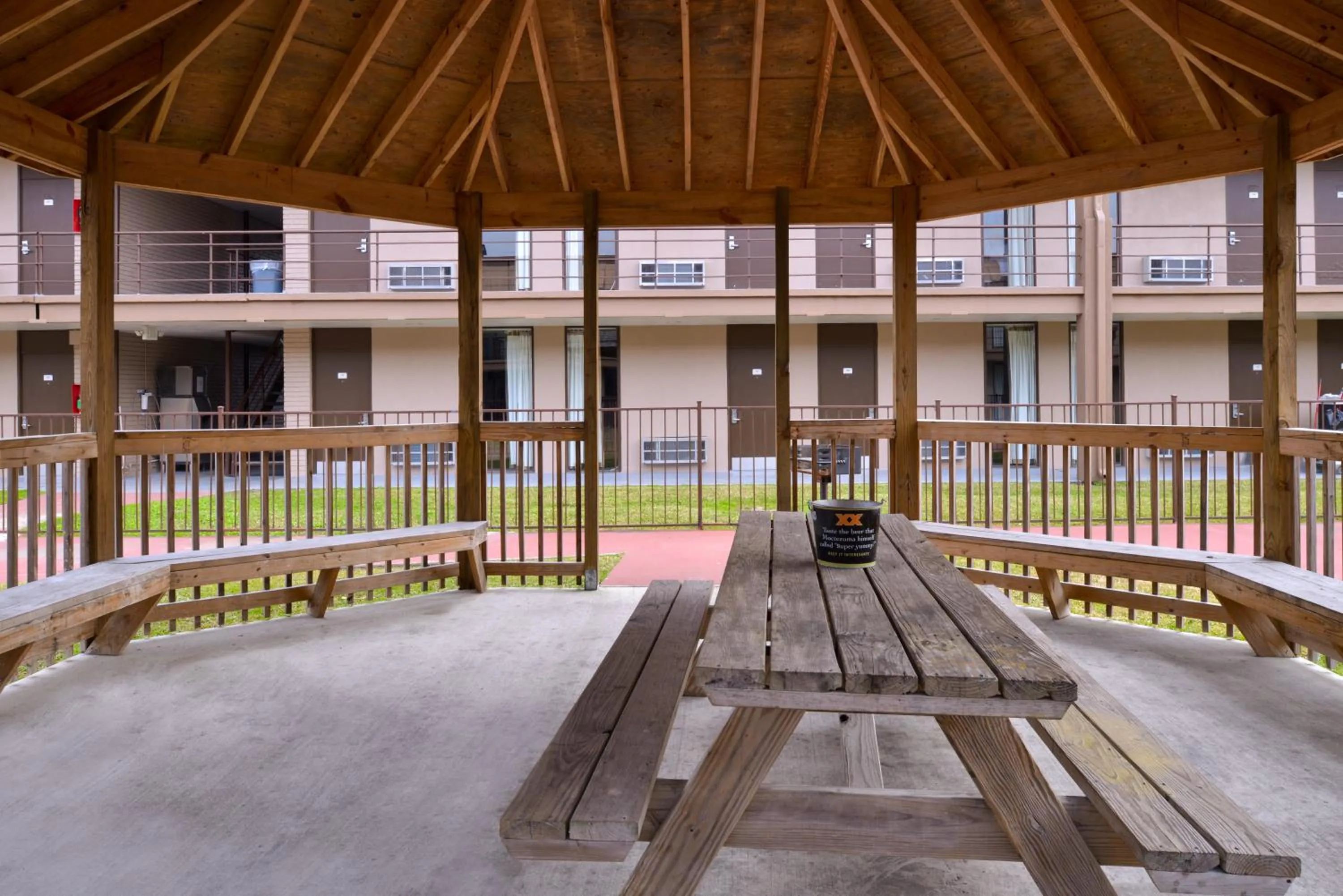 BBQ facilities in Airport Inn