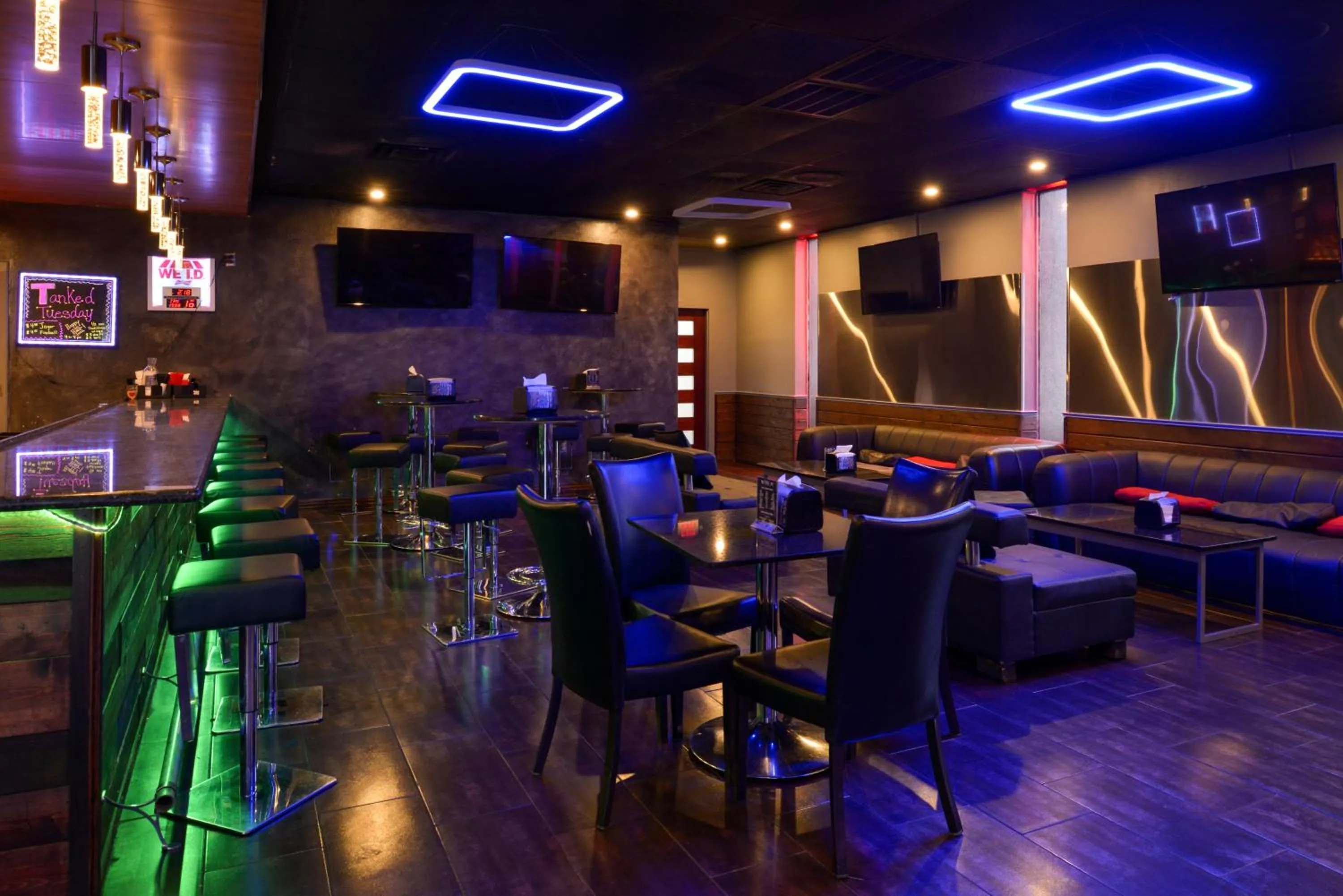 Restaurant/places to eat in Airport Inn