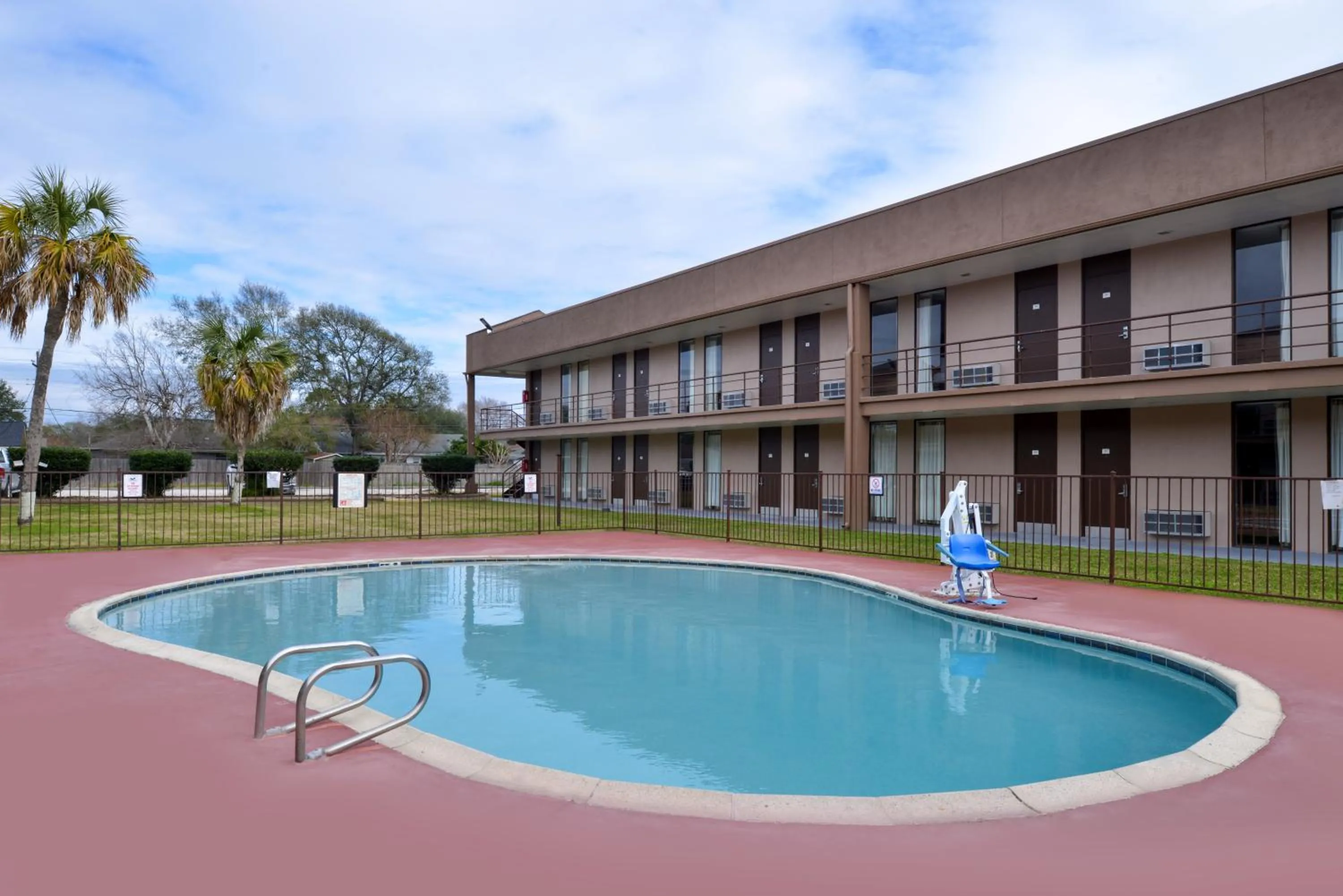 Swimming pool in Airport Inn