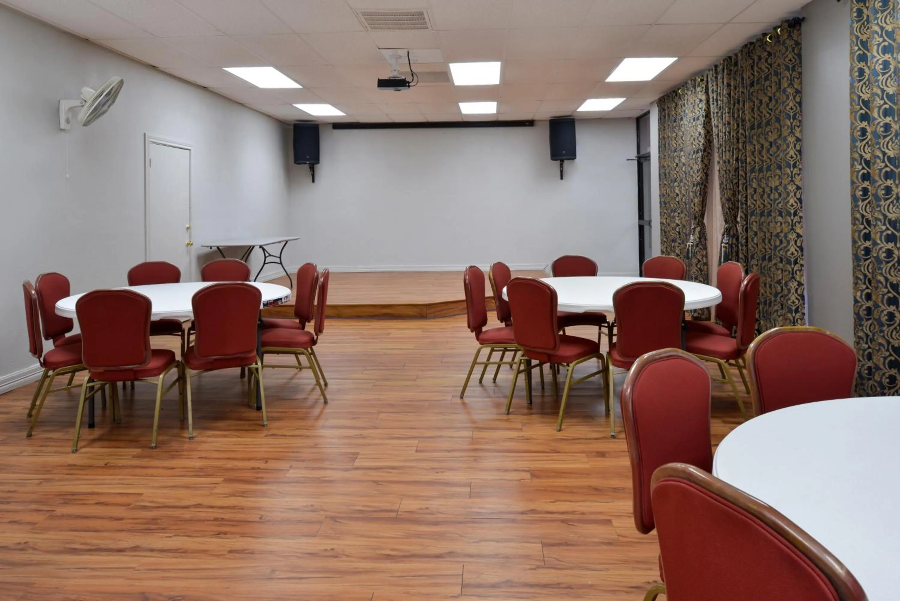 Meeting/conference room in Airport Inn