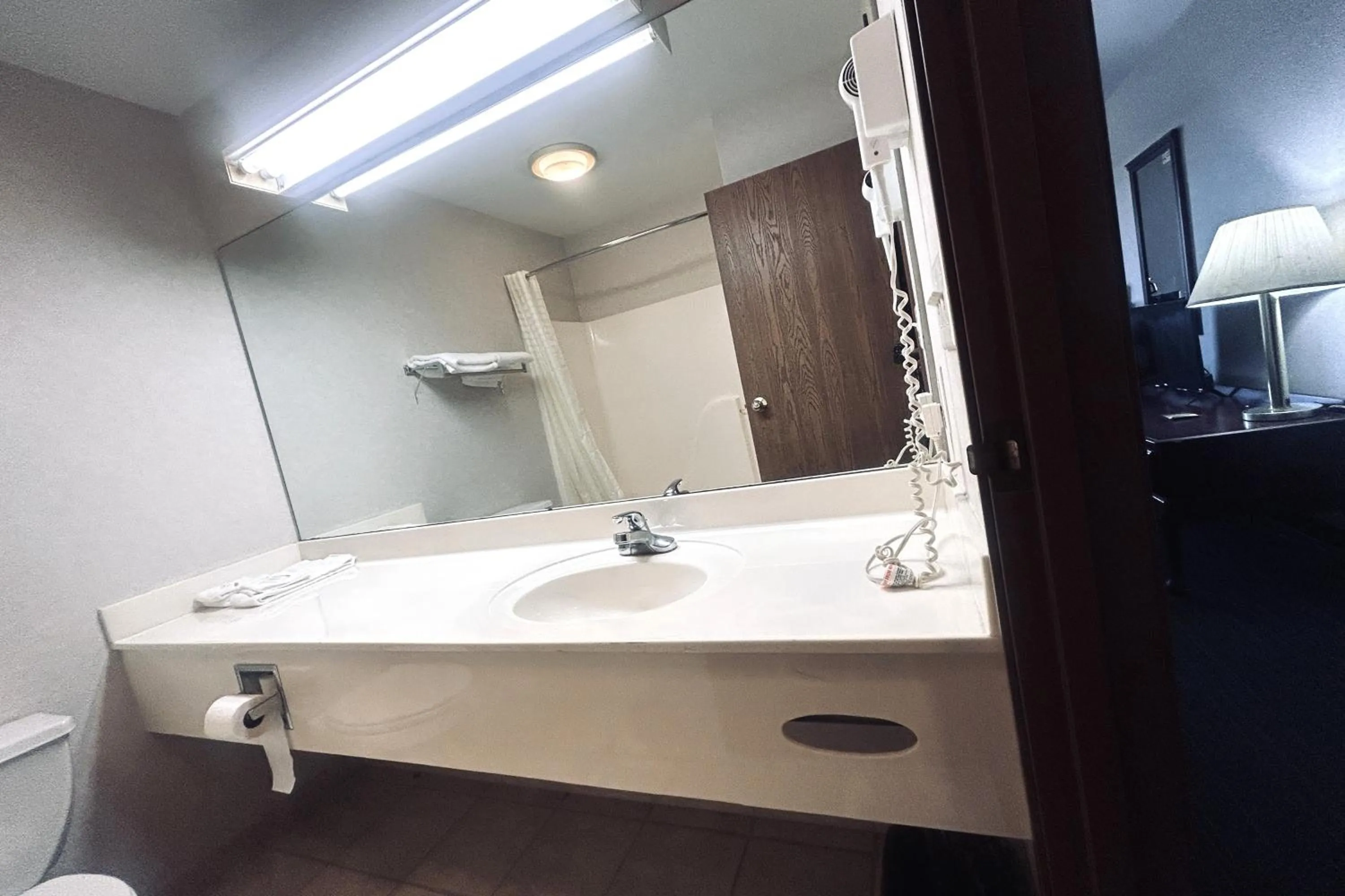 Bathroom in Osage Village Inn Near Lake Ozarks US 54