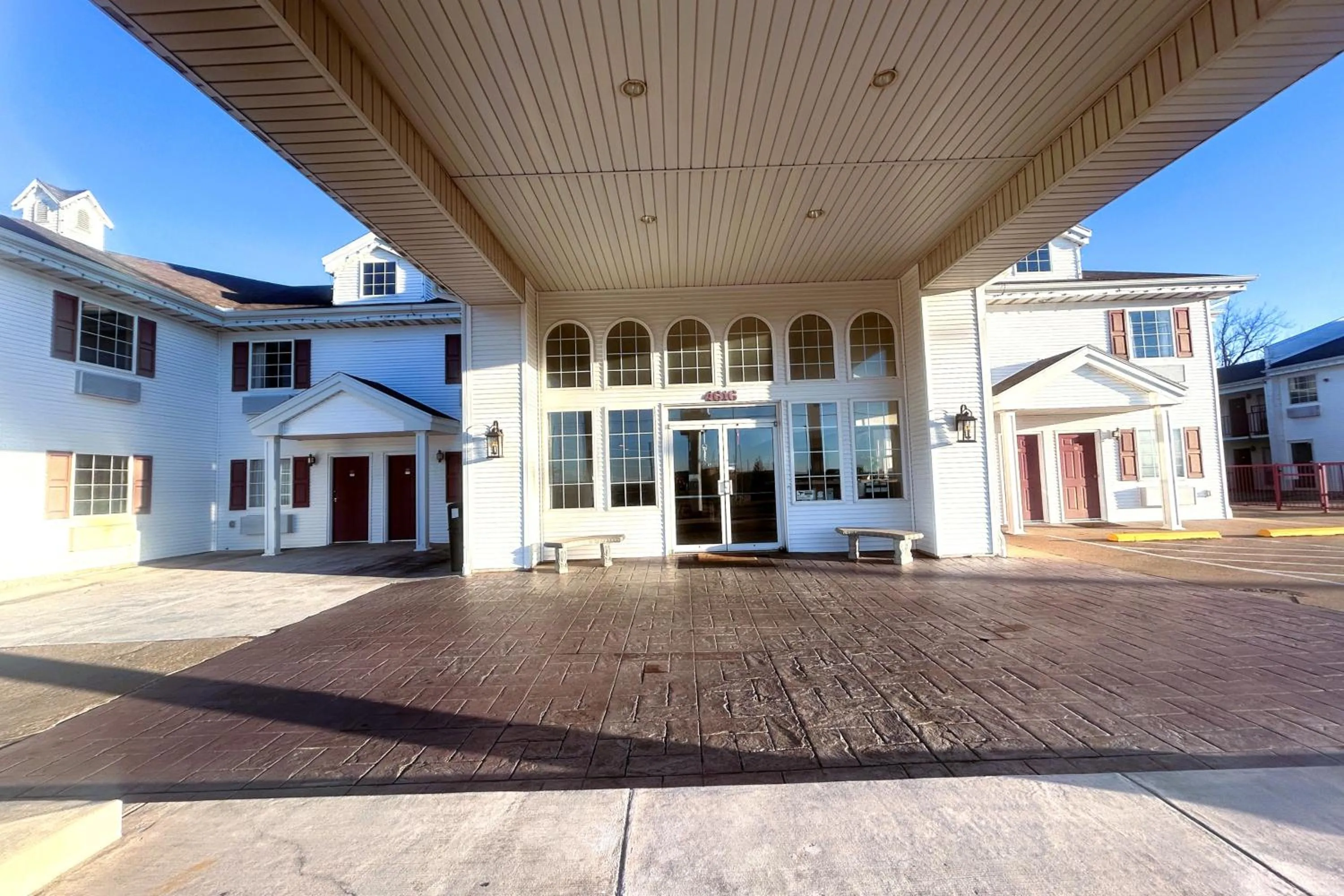 Facade/entrance in Osage Village Inn Near Lake Ozarks US 54