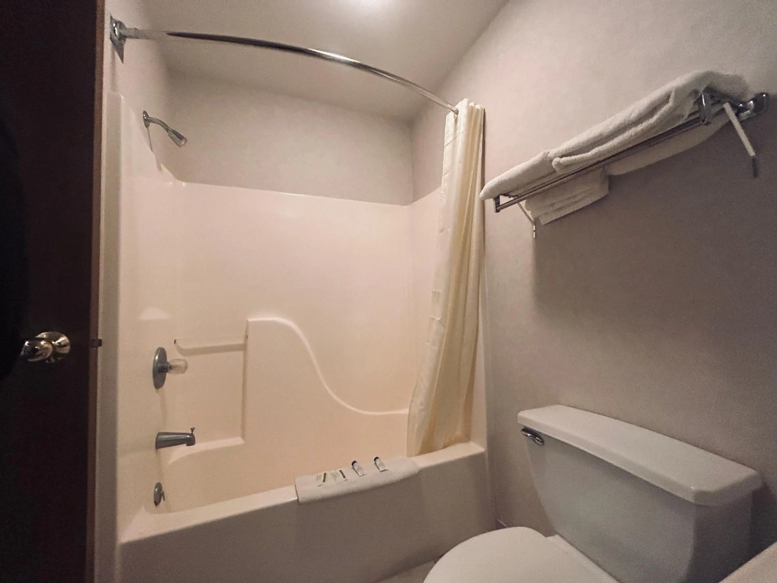 Bathroom in Osage Village Inn Near Lake Ozarks US 54