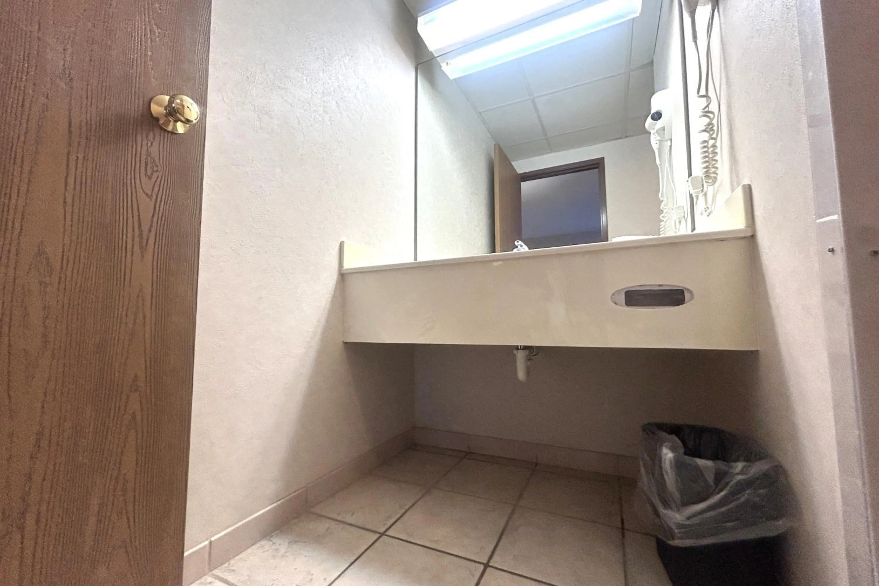 Bathroom in Osage Village Inn Near Lake Ozarks US 54