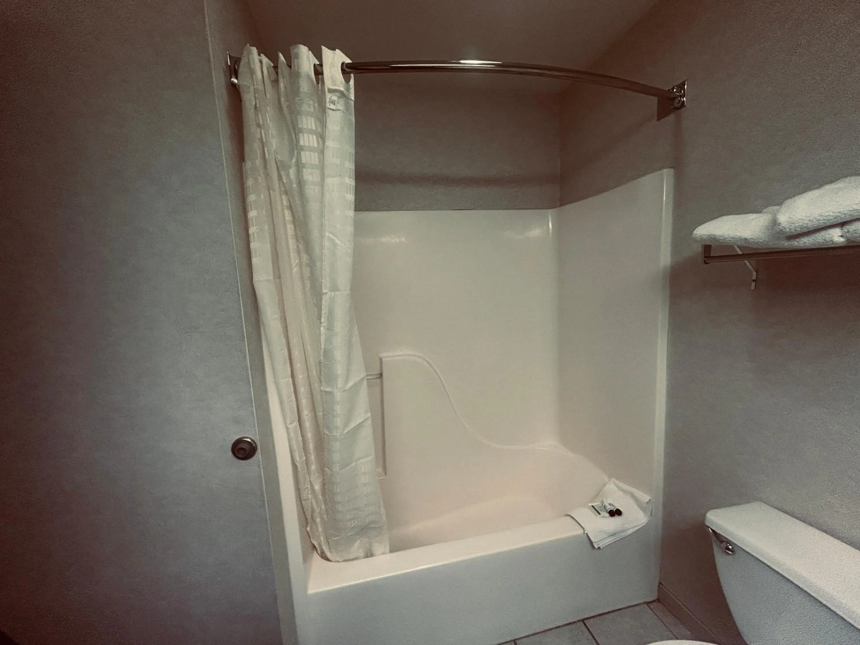 Bathroom in Osage Village Inn Near Lake Ozarks US 54