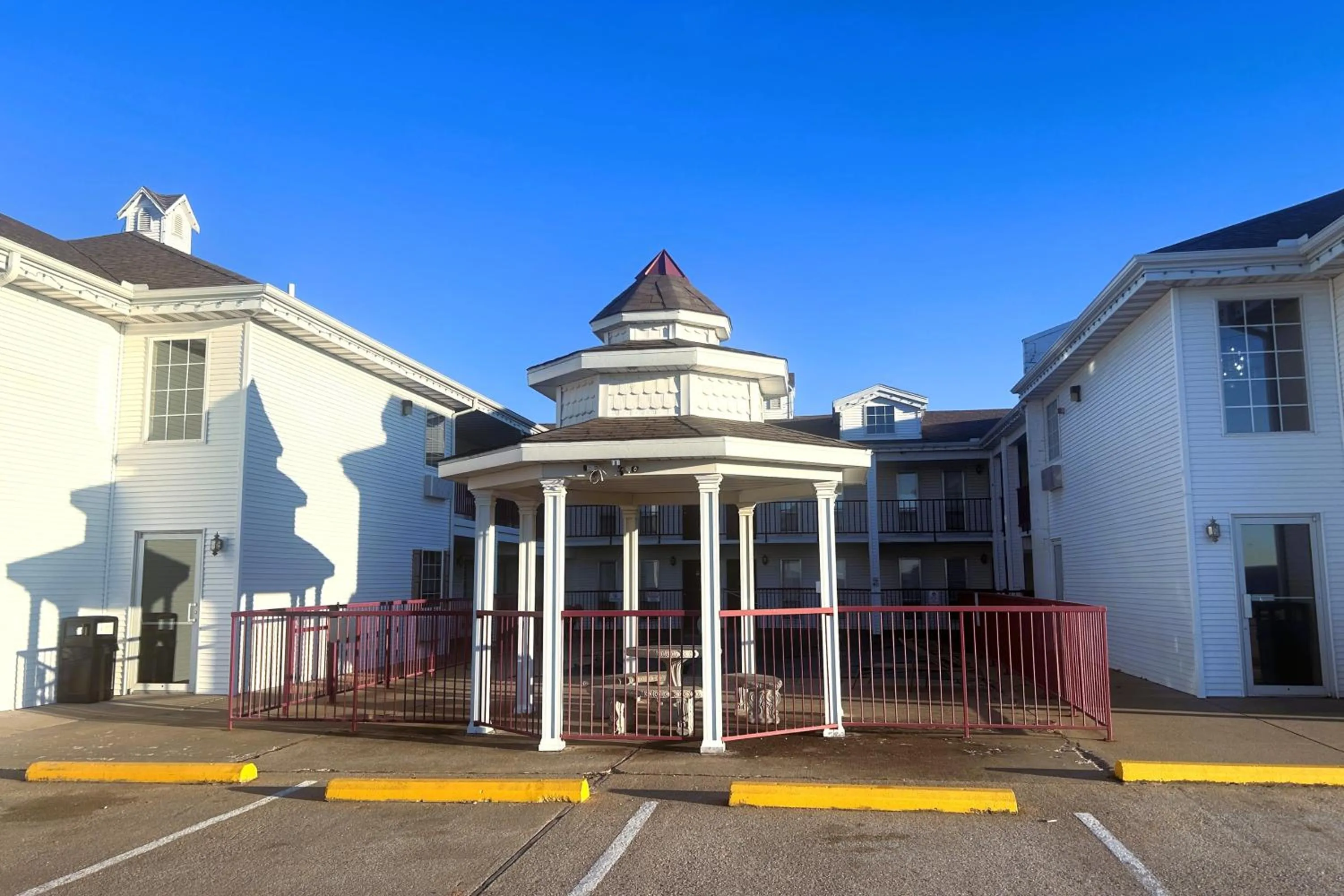 Property building in Osage Village Inn Near Lake Ozarks US 54