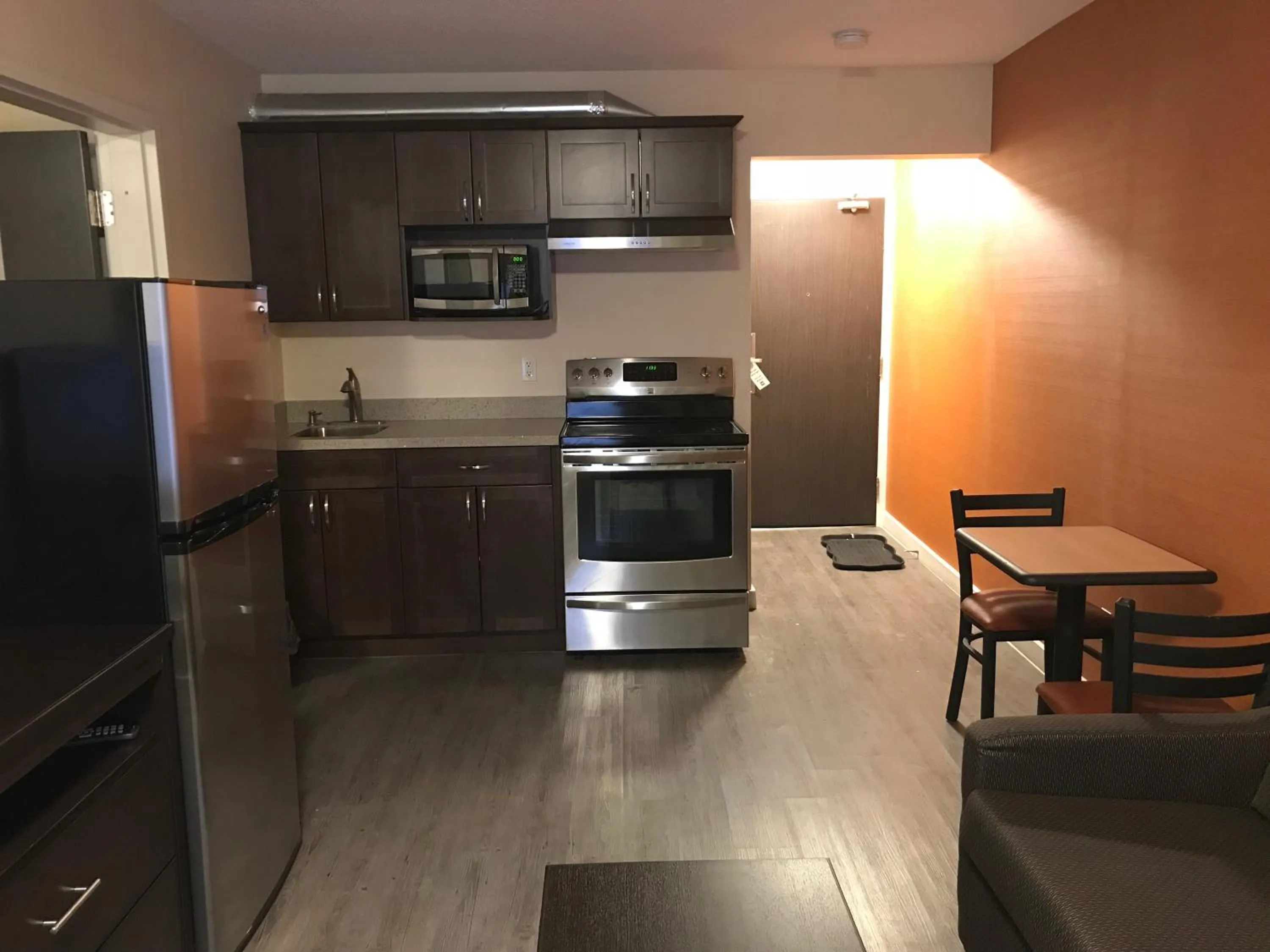 Kitchen or kitchenette in Bay Hill Inns & Suites