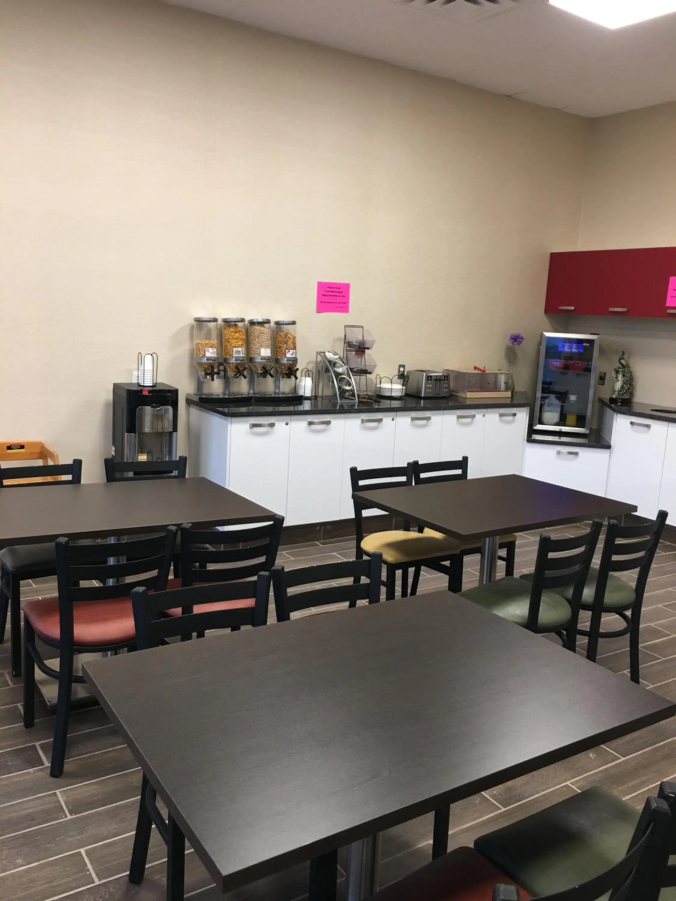 Breakfast in Bay Hill Inns & Suites