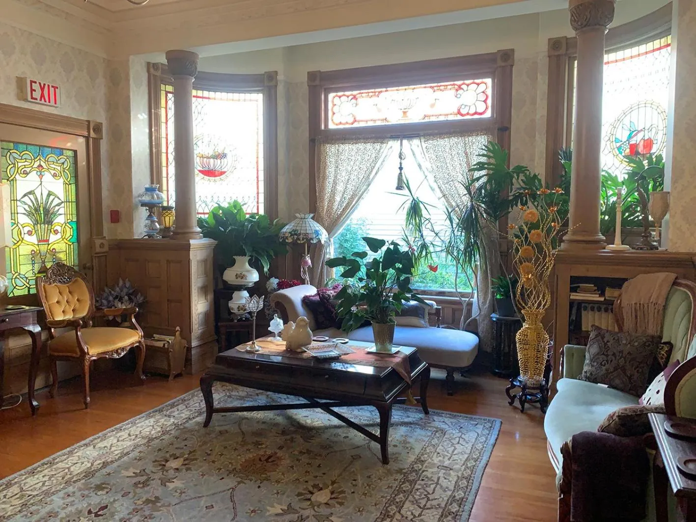 Living room in Haterleigh Heritage Inn