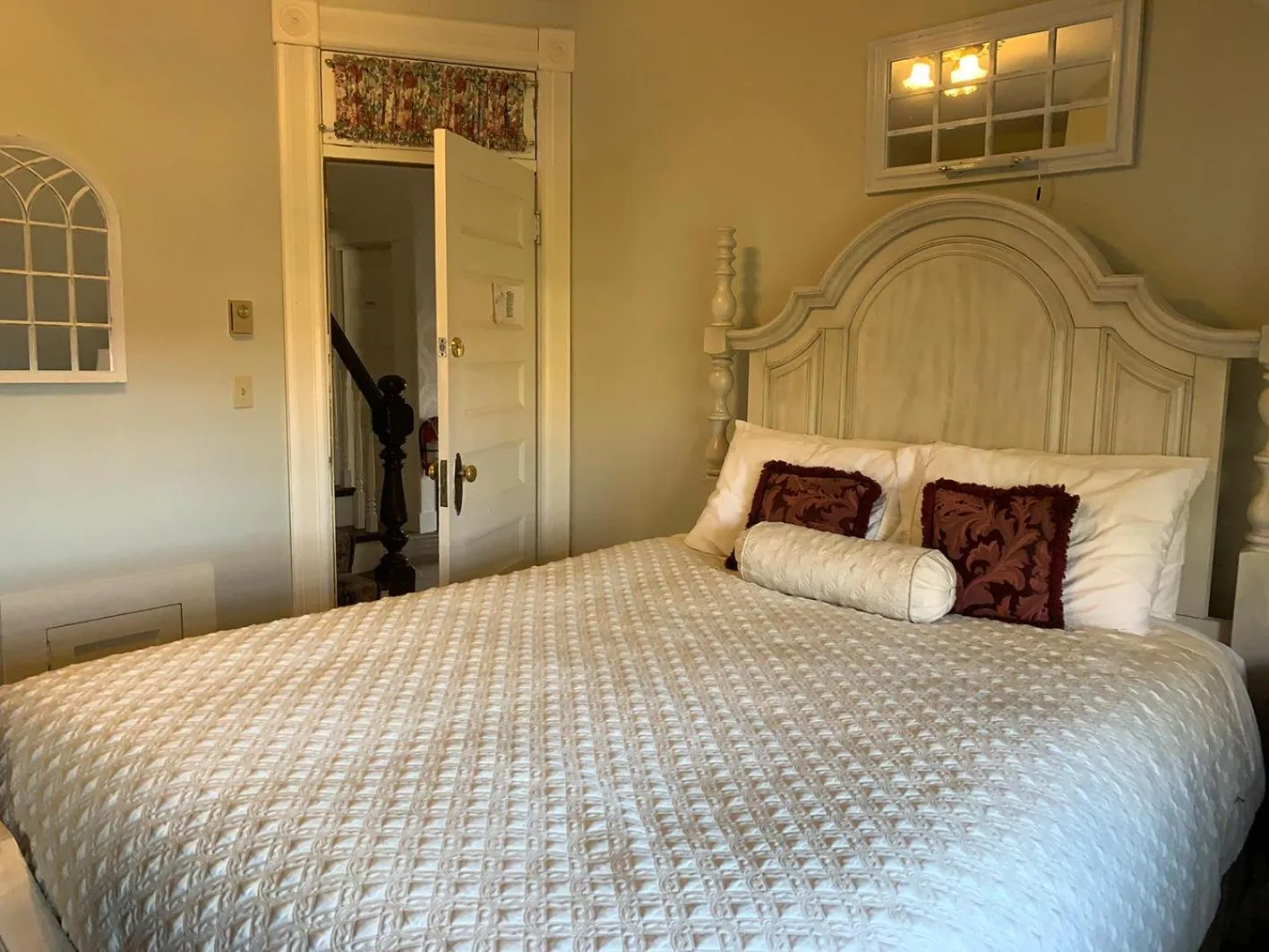 Bed in Haterleigh Heritage Inn