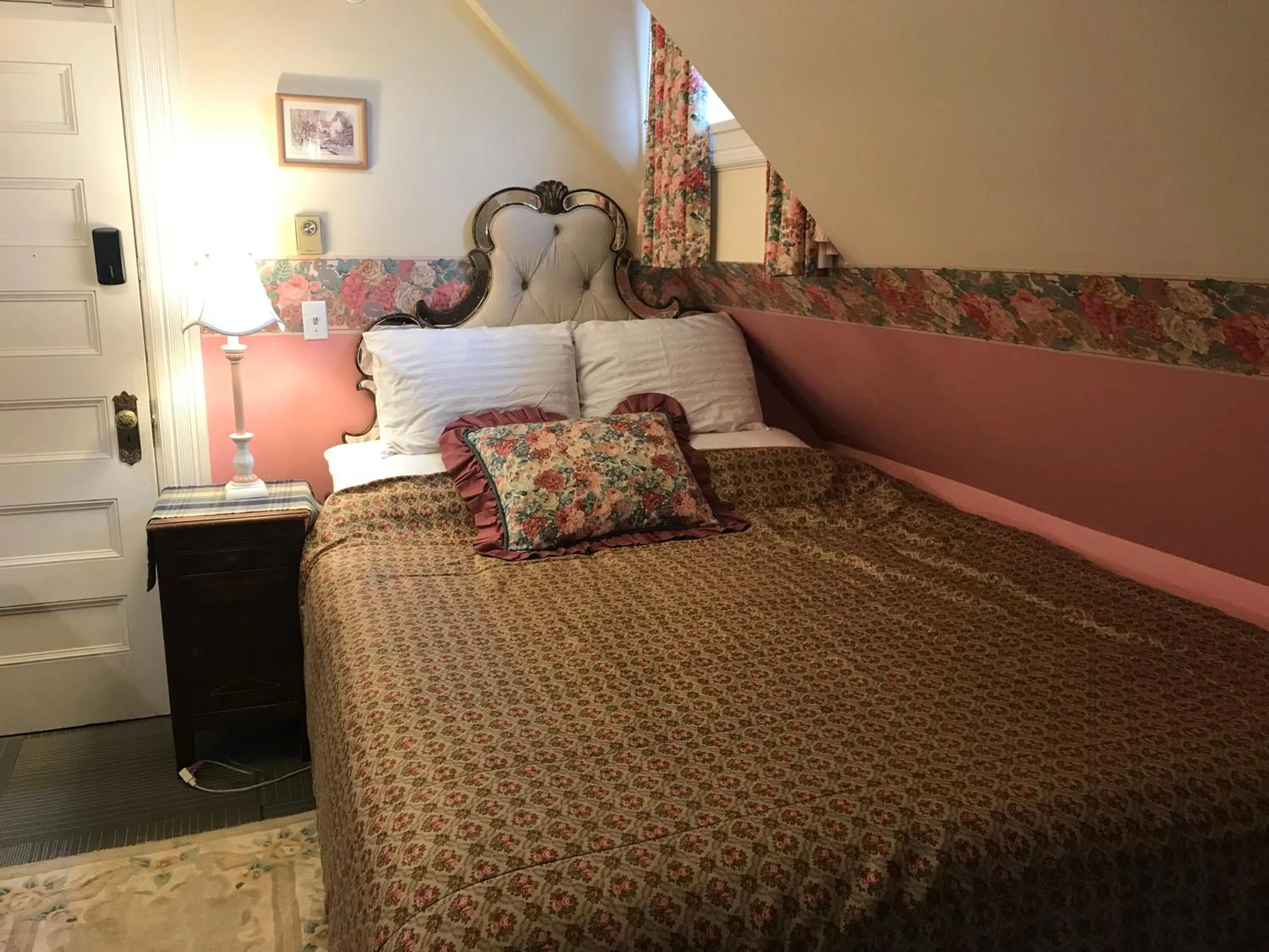 Bed in Haterleigh Heritage Inn
