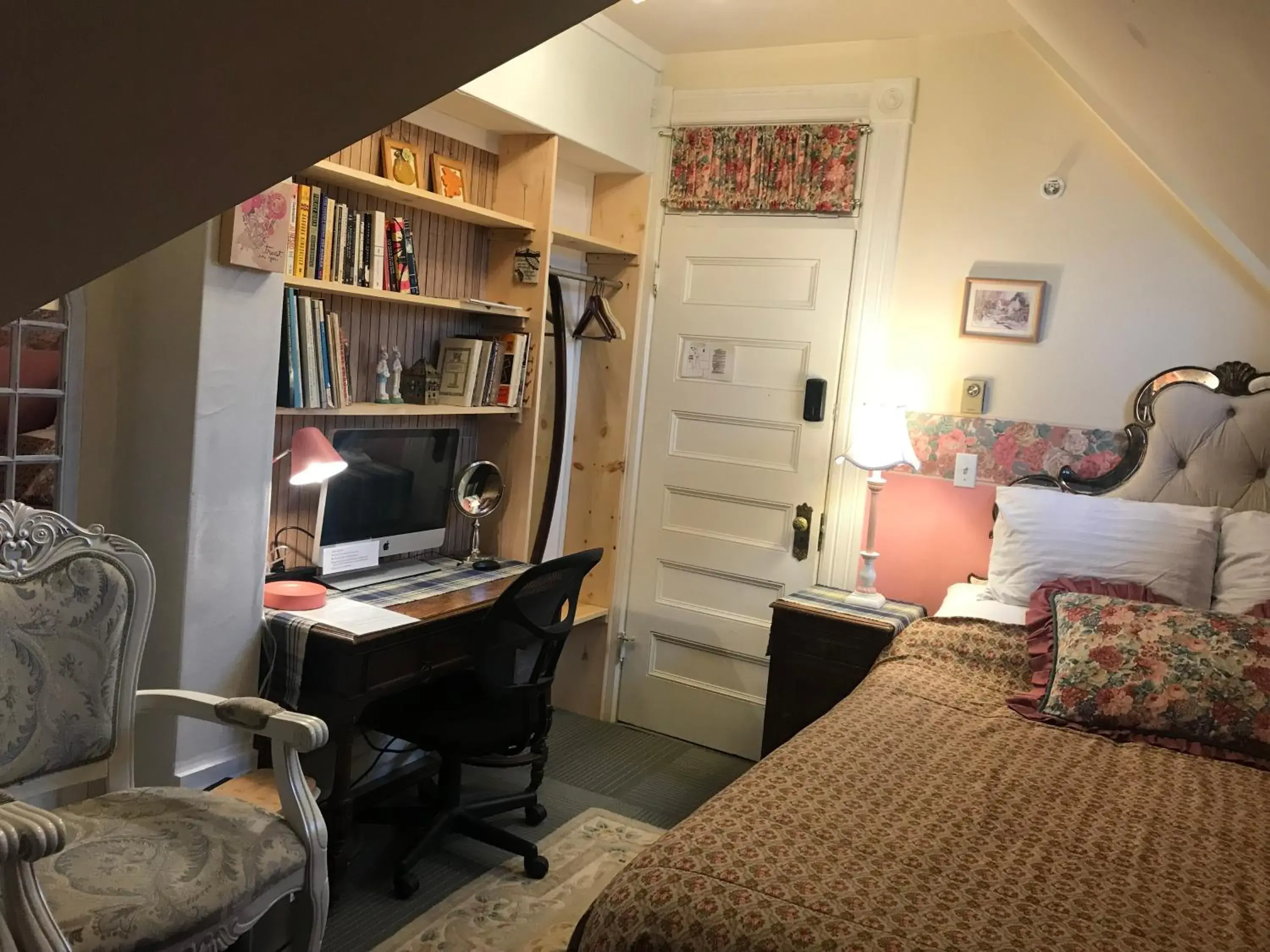 Small Twin Room - single occupancy in Haterleigh Heritage Inn Small Twin Room - single occupancy in Haterleigh Heritage Inn