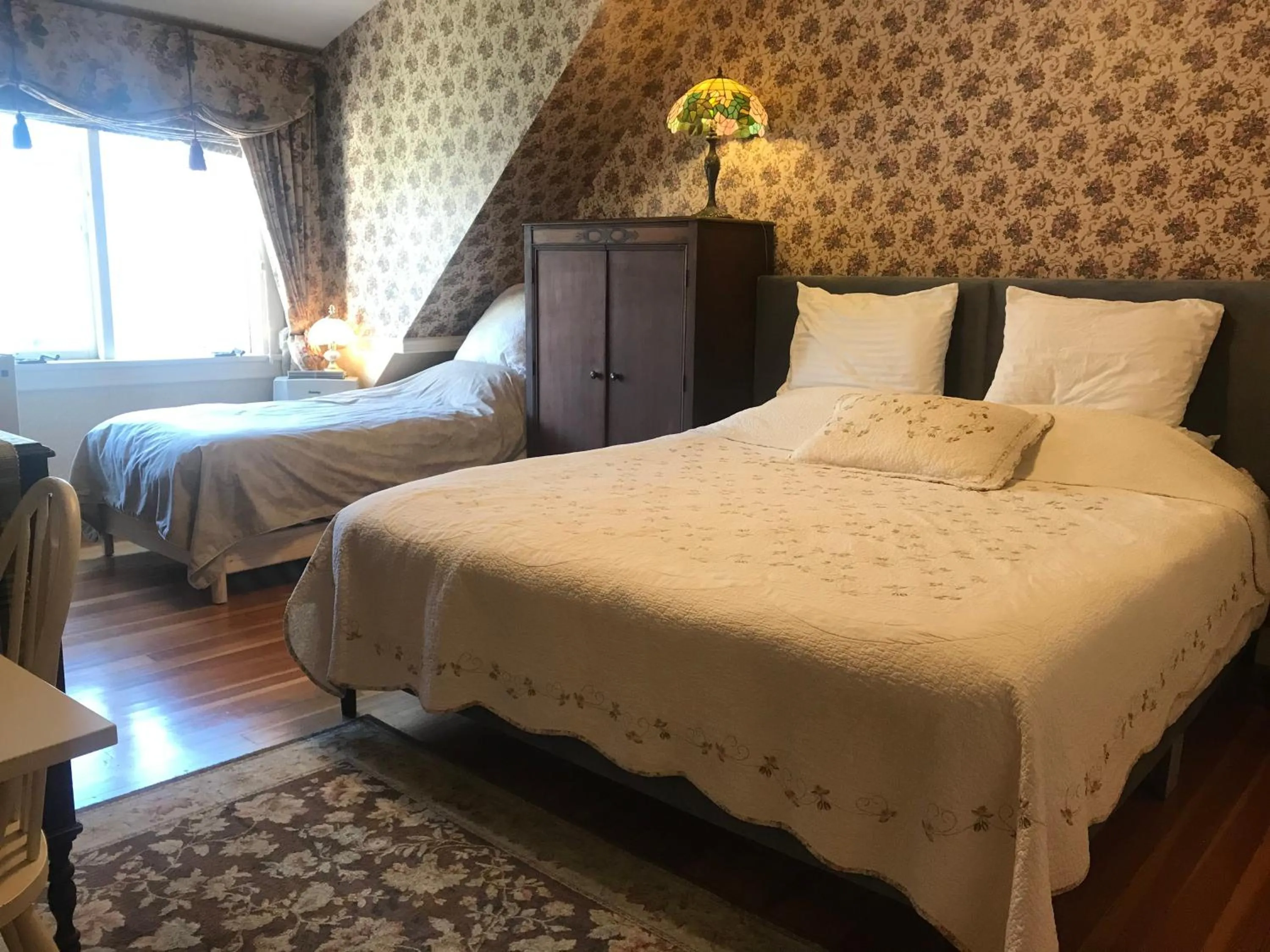 Photo of the whole room, Bed in Haterleigh Heritage Inn