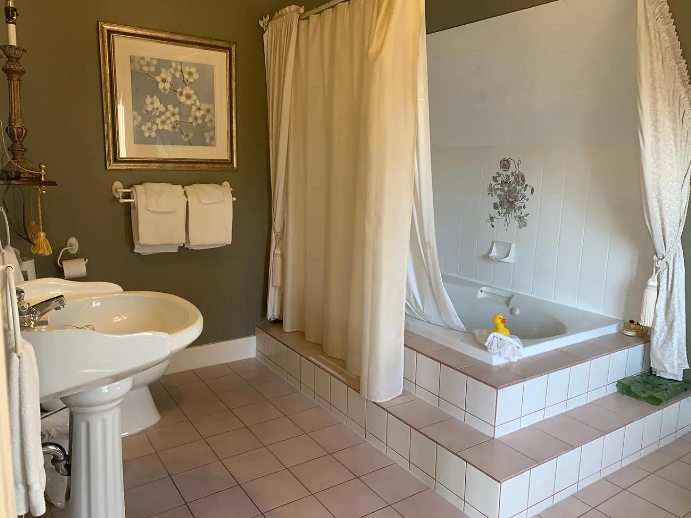 Hot Tub in Haterleigh Heritage Inn