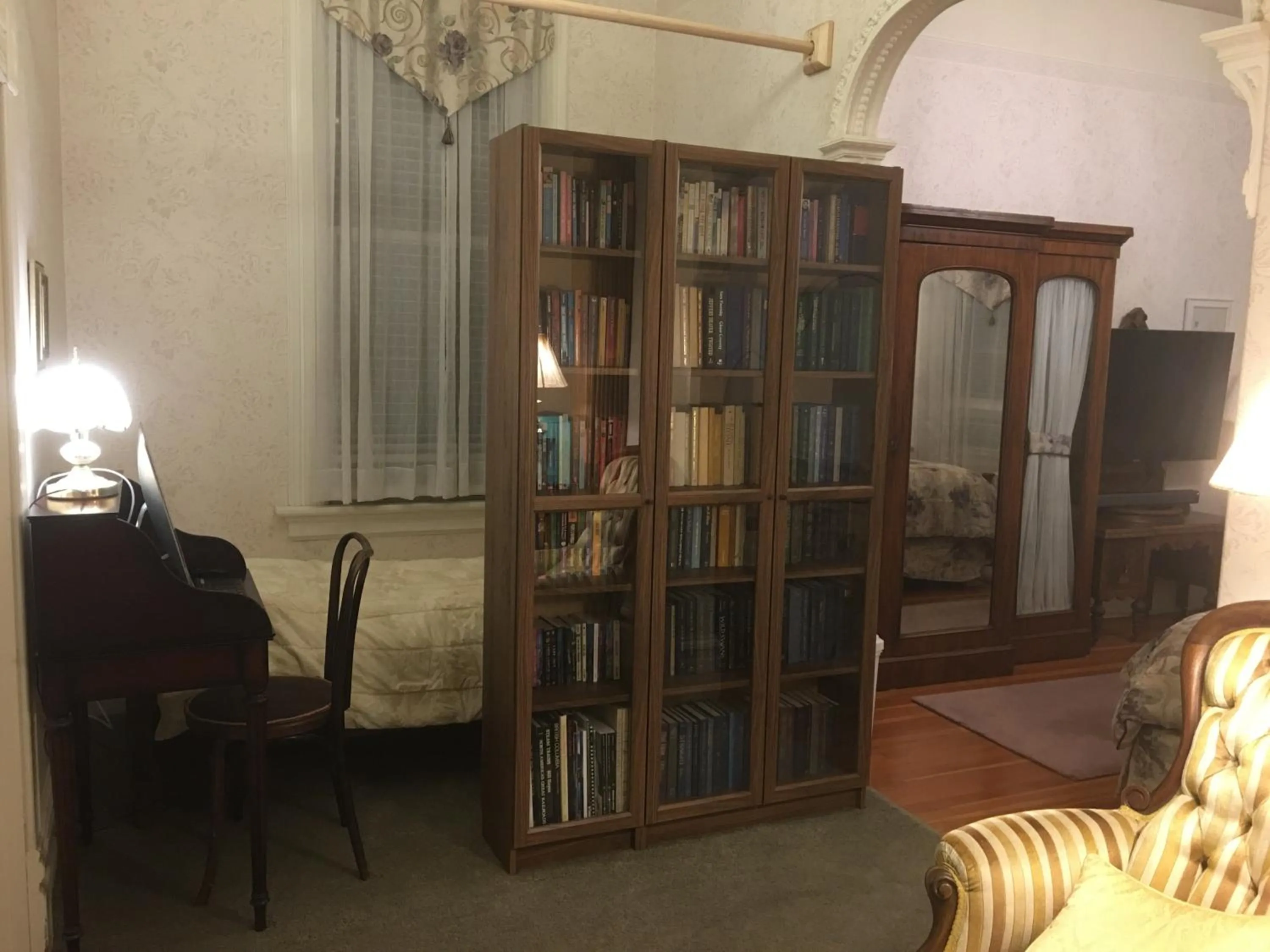 Library in Haterleigh Heritage Inn